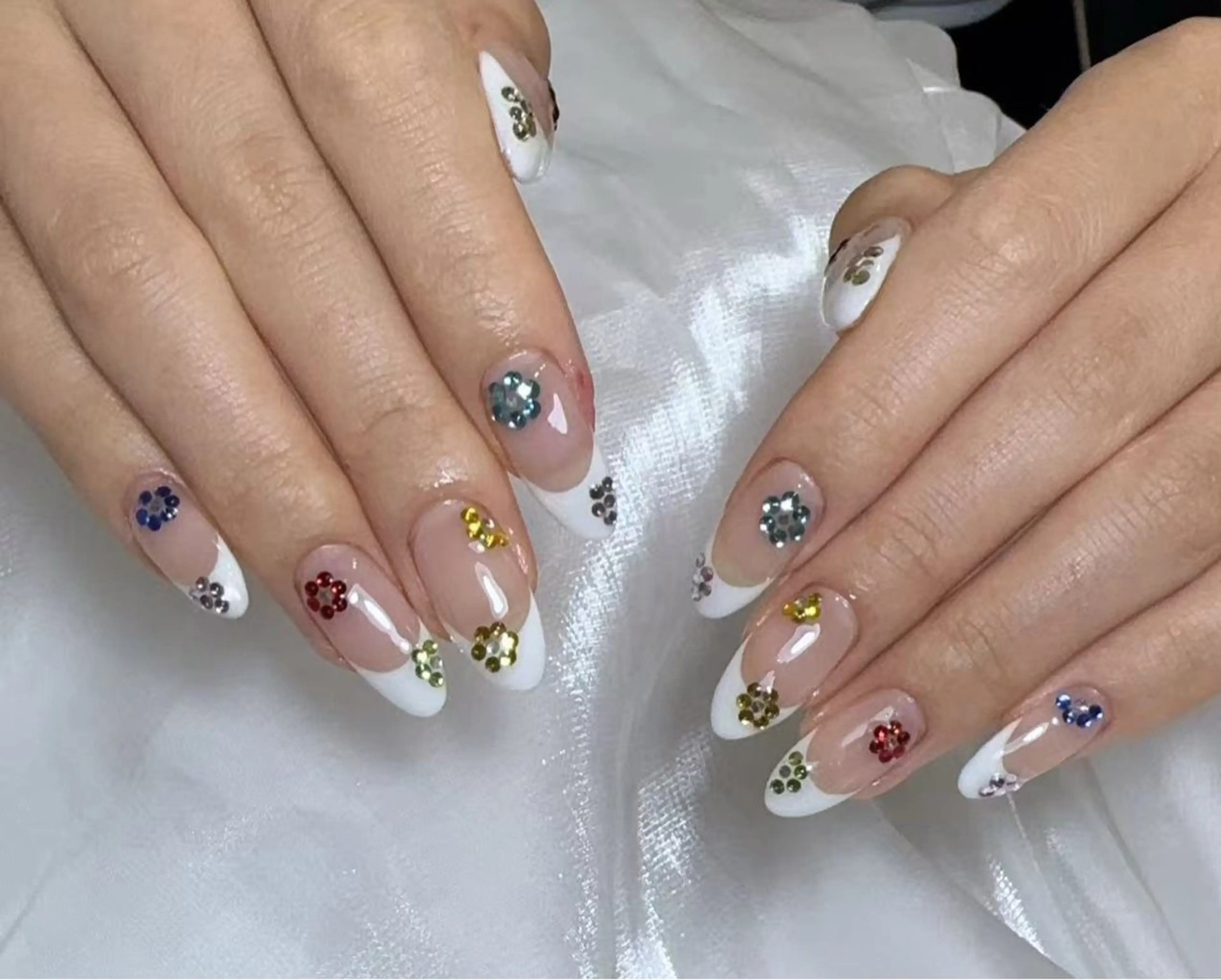 ミディアム ハンドネイル ハンドケア YUAN. Nailのネイルデザイン