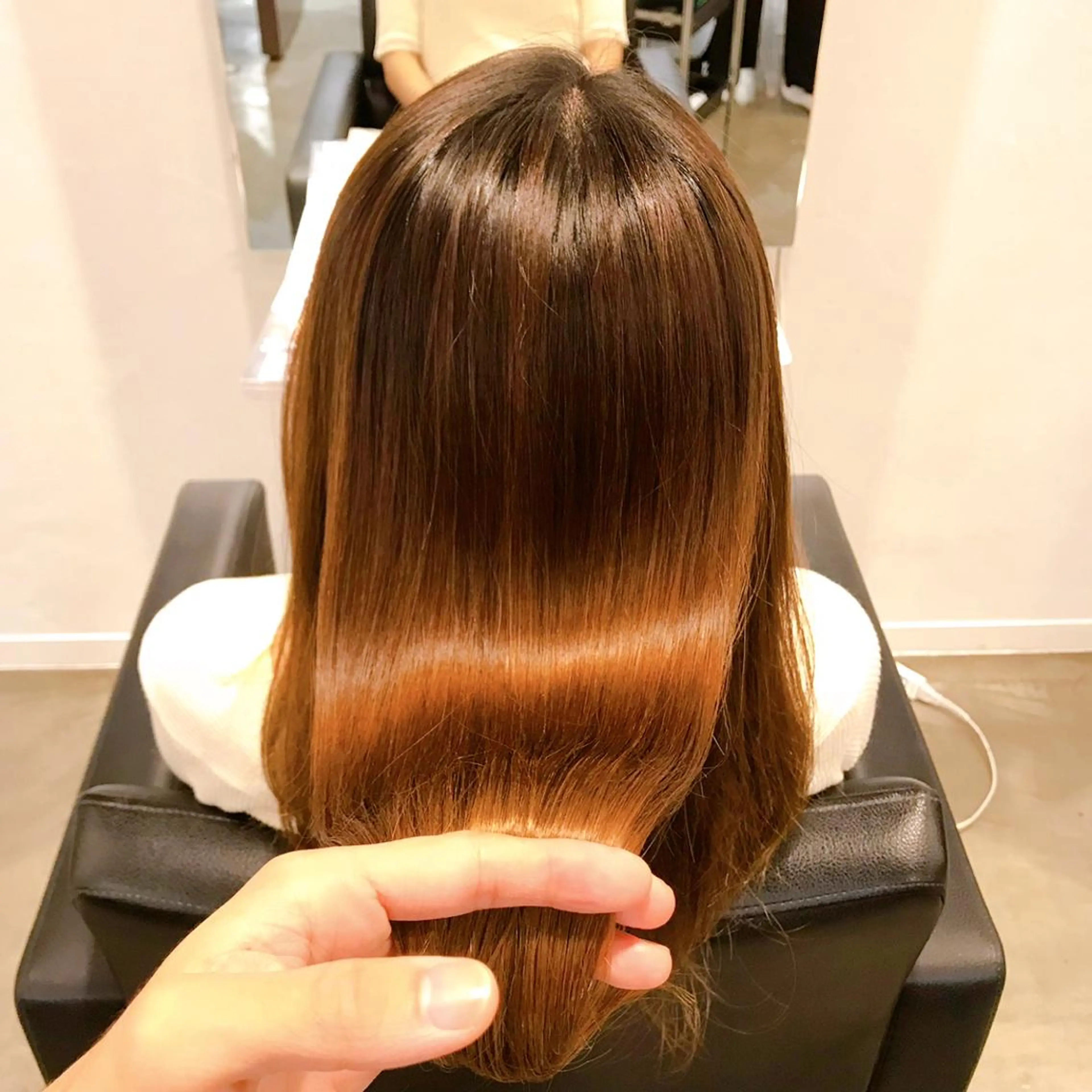 セミロング カラー ベージュカラー トリートメント 酸熱トリートメント ヘアカラー トリートメント 普通の美容室じゃない ⁉️/若林のヘアスタイル