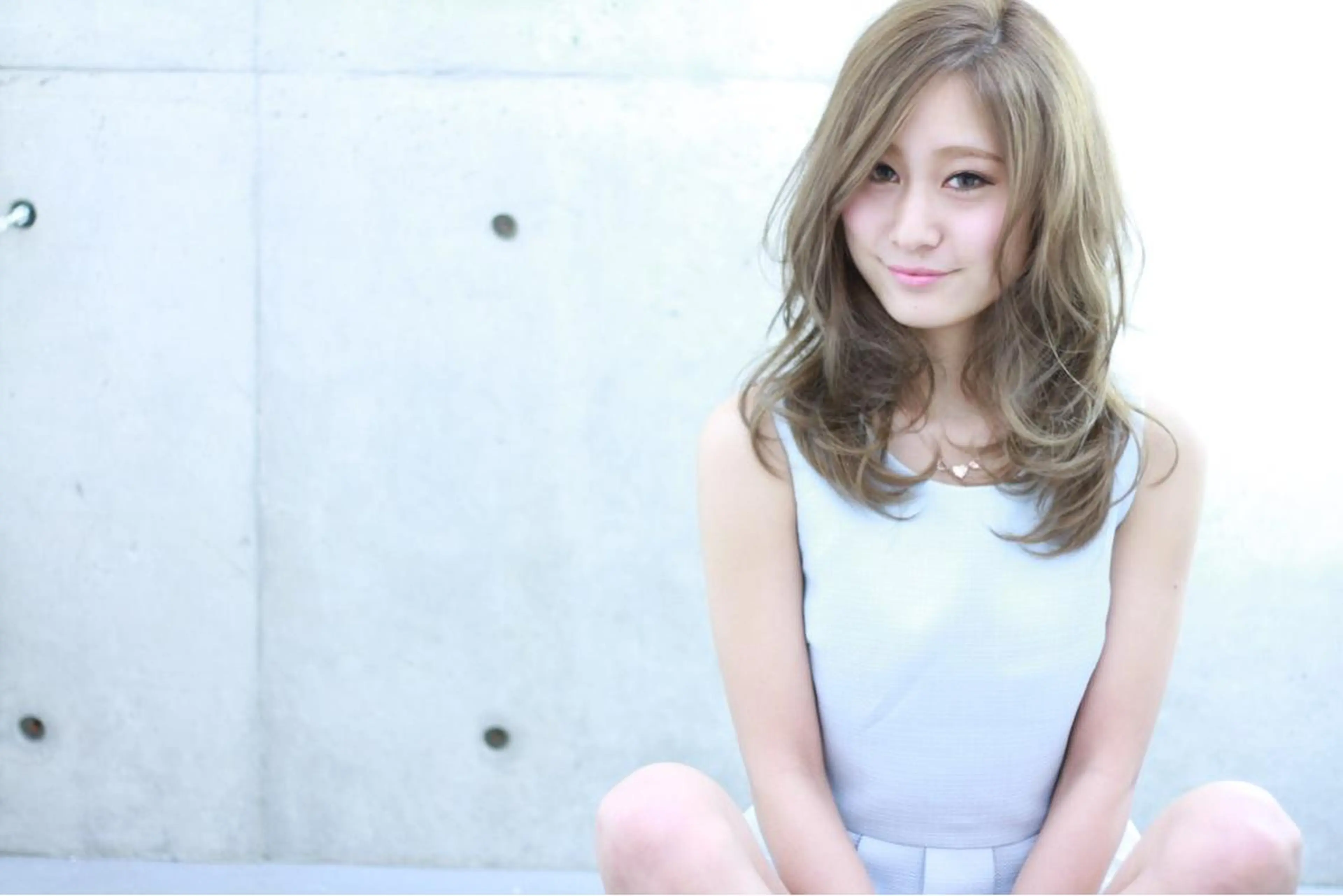 セミロング リリー岸和田所属・西村 LaniRuhrのヘアスタイル