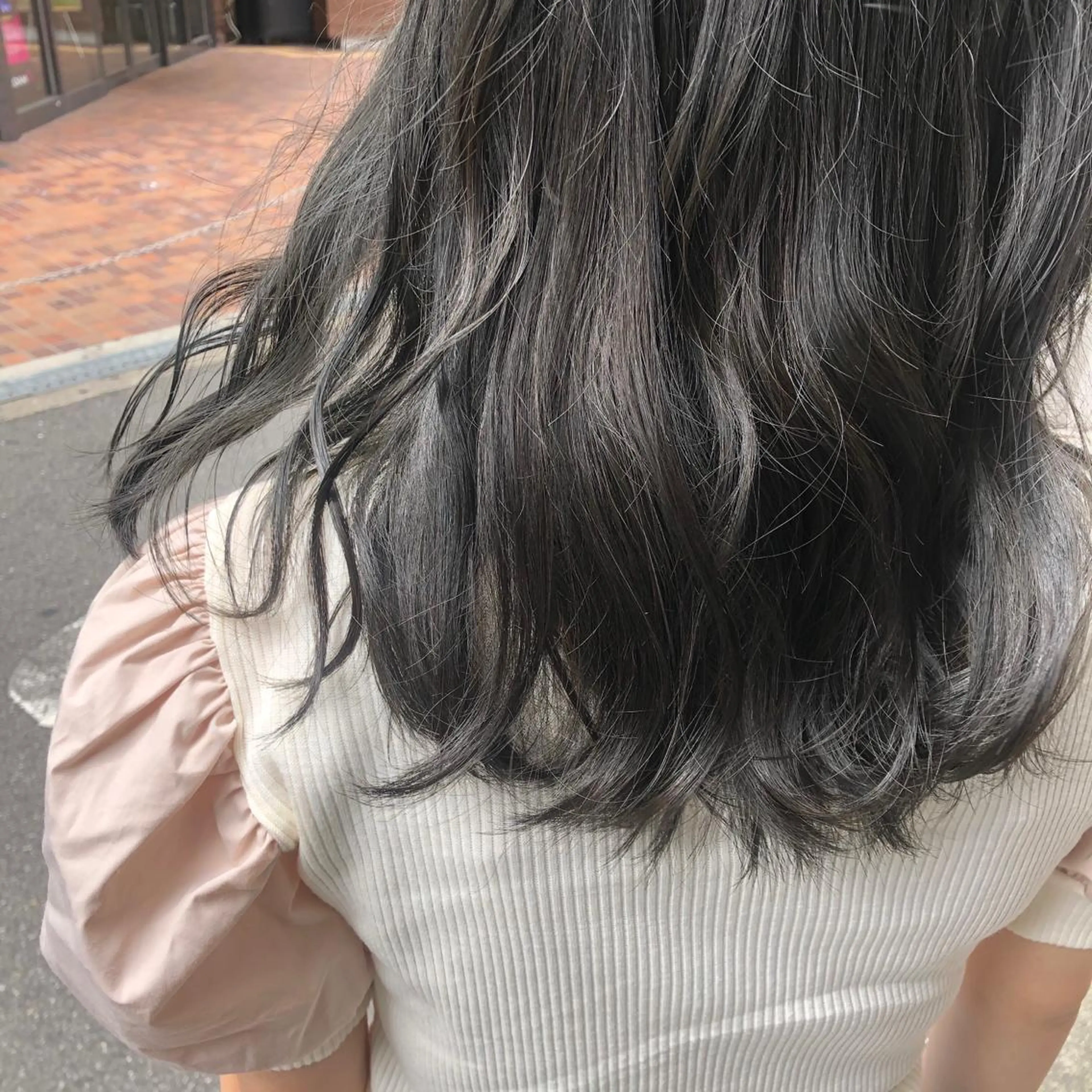 セミロング カラー 黒髪 ブルーカラー ブルーブラック ,comma momoka🪄のヘアスタイル