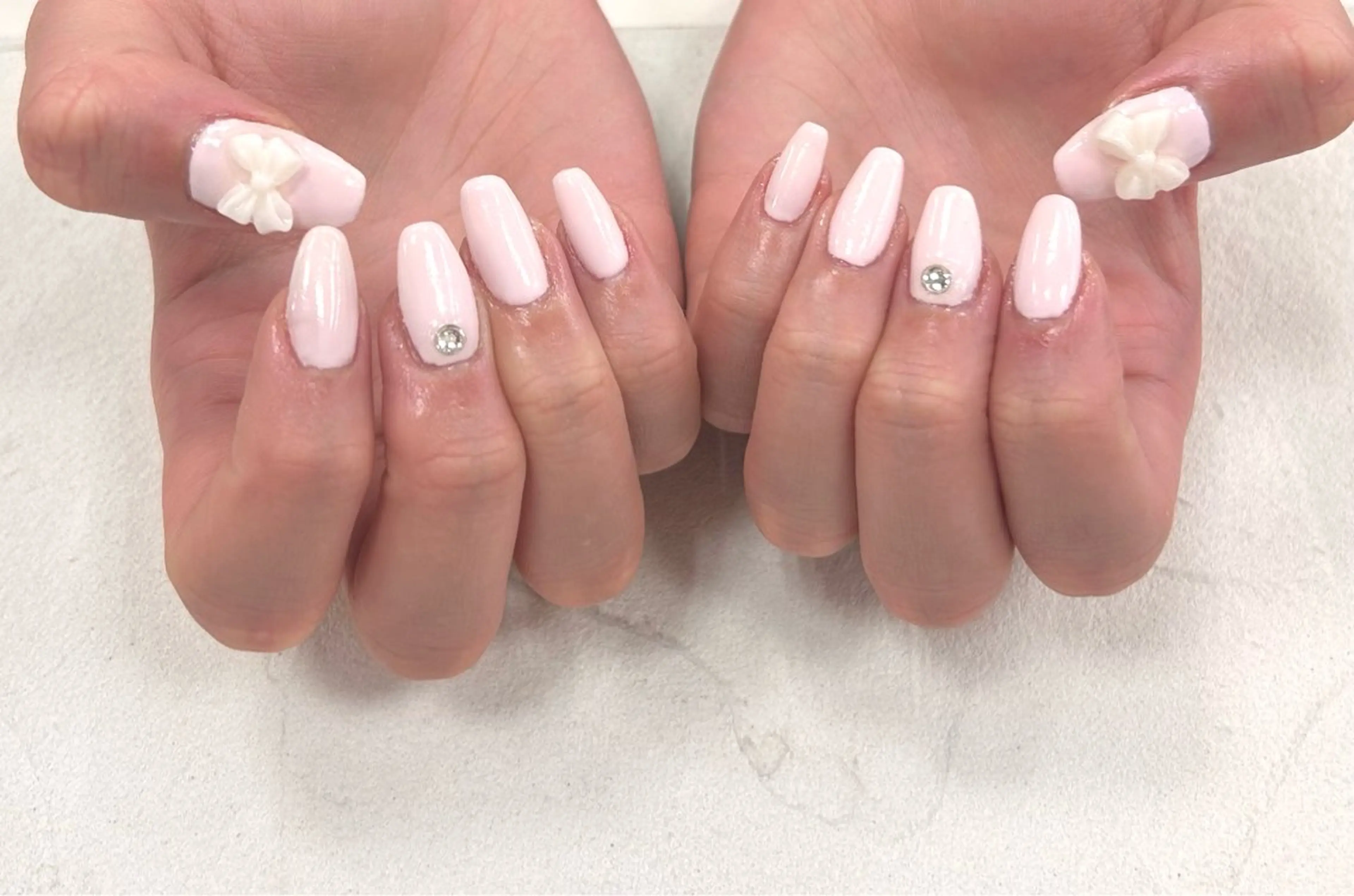 ネイル シンプルネイル ハンドネイル Bianca  🎀 Hayakawaのネイルデザイン