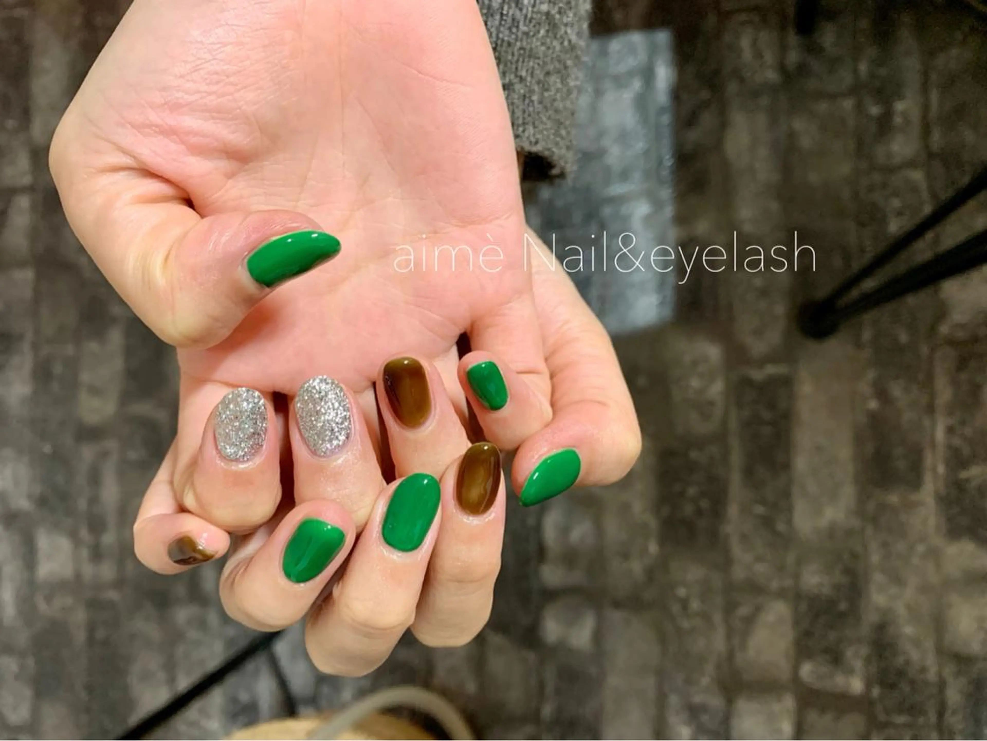 ネイル グリーン ワンカラーネイル aime 中崎町のネイルデザイン