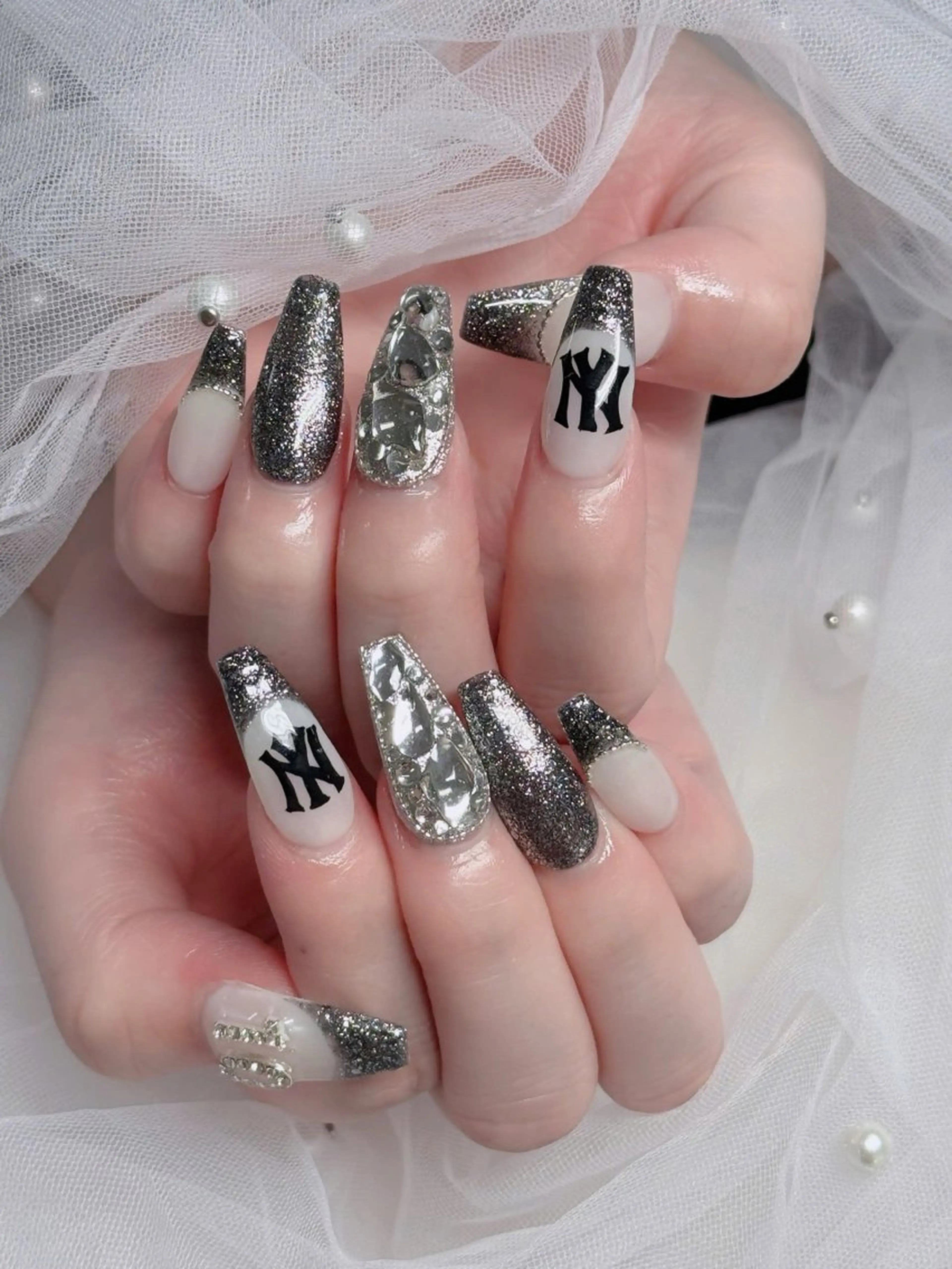 ネイル フレンチネイル ジェルネイル ガラスフレンチ ハロウィン ハート H.baby Nail Salonのネイルデザイン