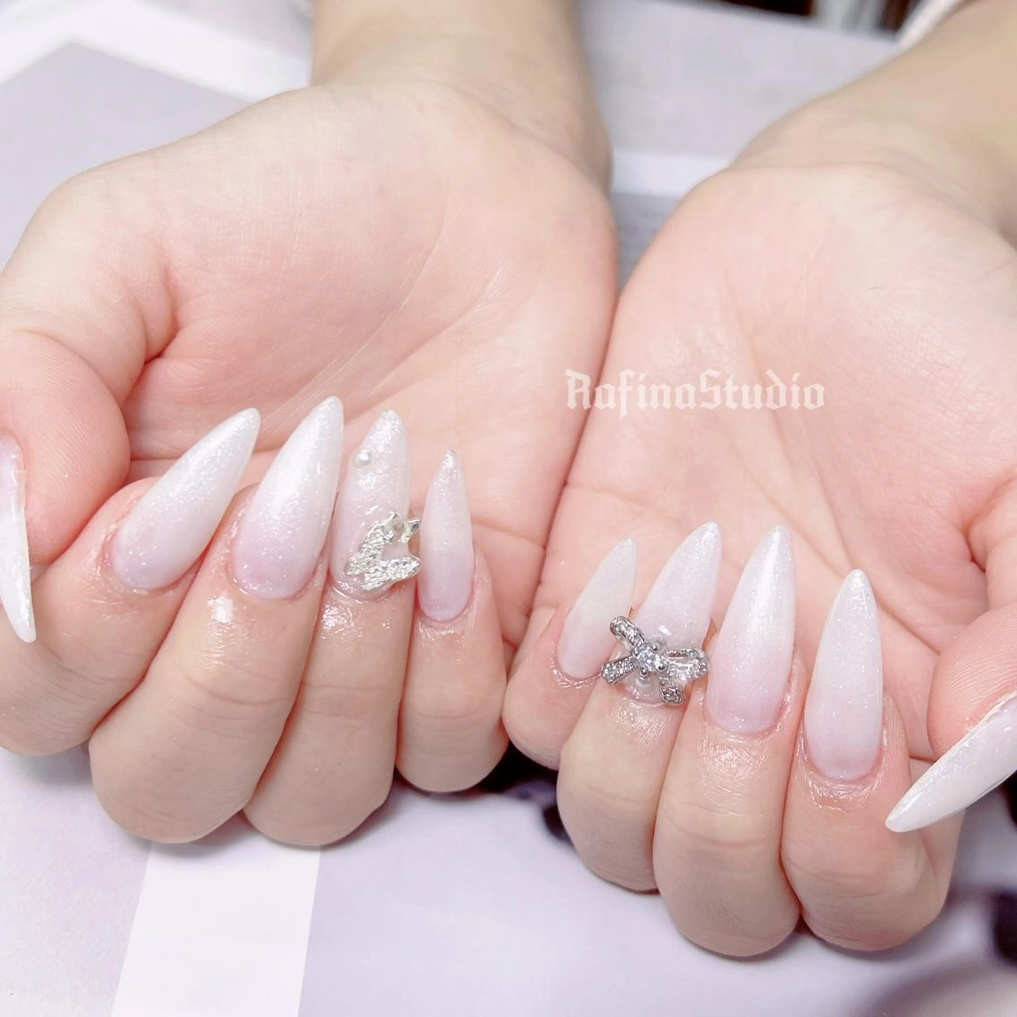 🌷🌷チップ長さだし+シンプルデザイン(時間内2本までデザイの写真