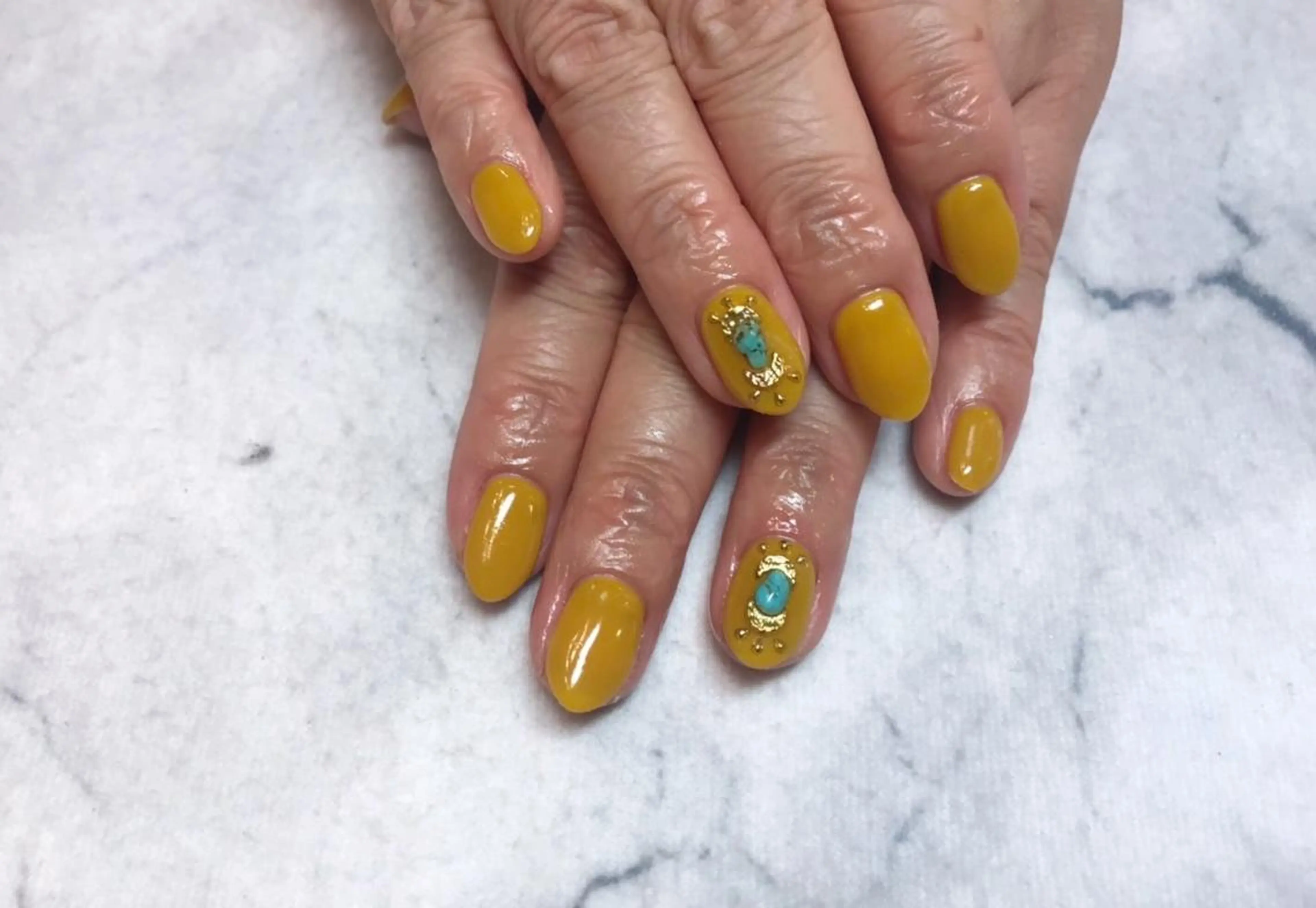 ネイル ネイルリボン 受付スタッフのネイルデザイン