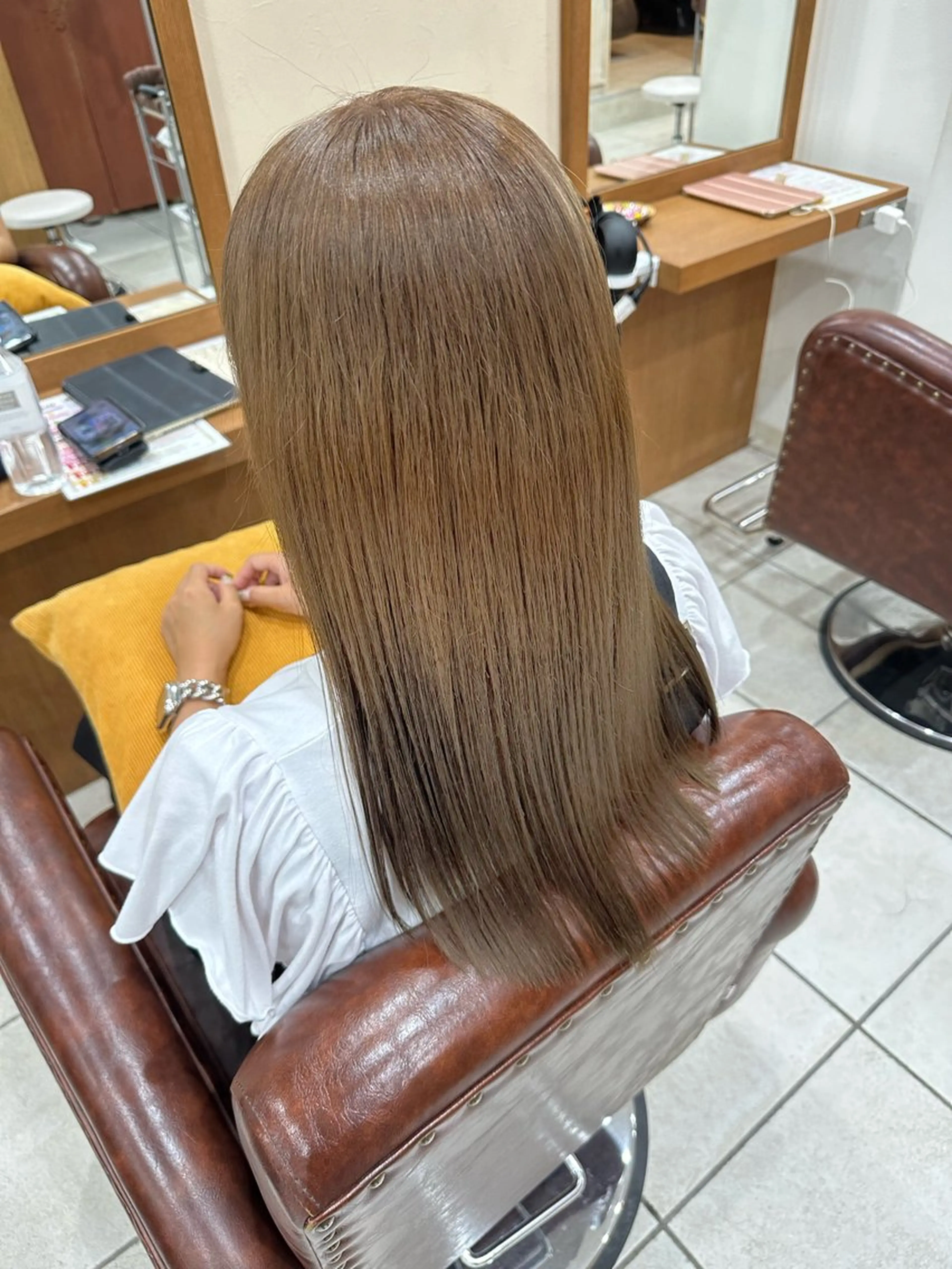 ロング カラー アッシュ アッシュブラック ベージュカラー 黒髪 ブリーチ 巻けるケア縮毛矯正✨ ケアカラー✨山下のヘアスタイル