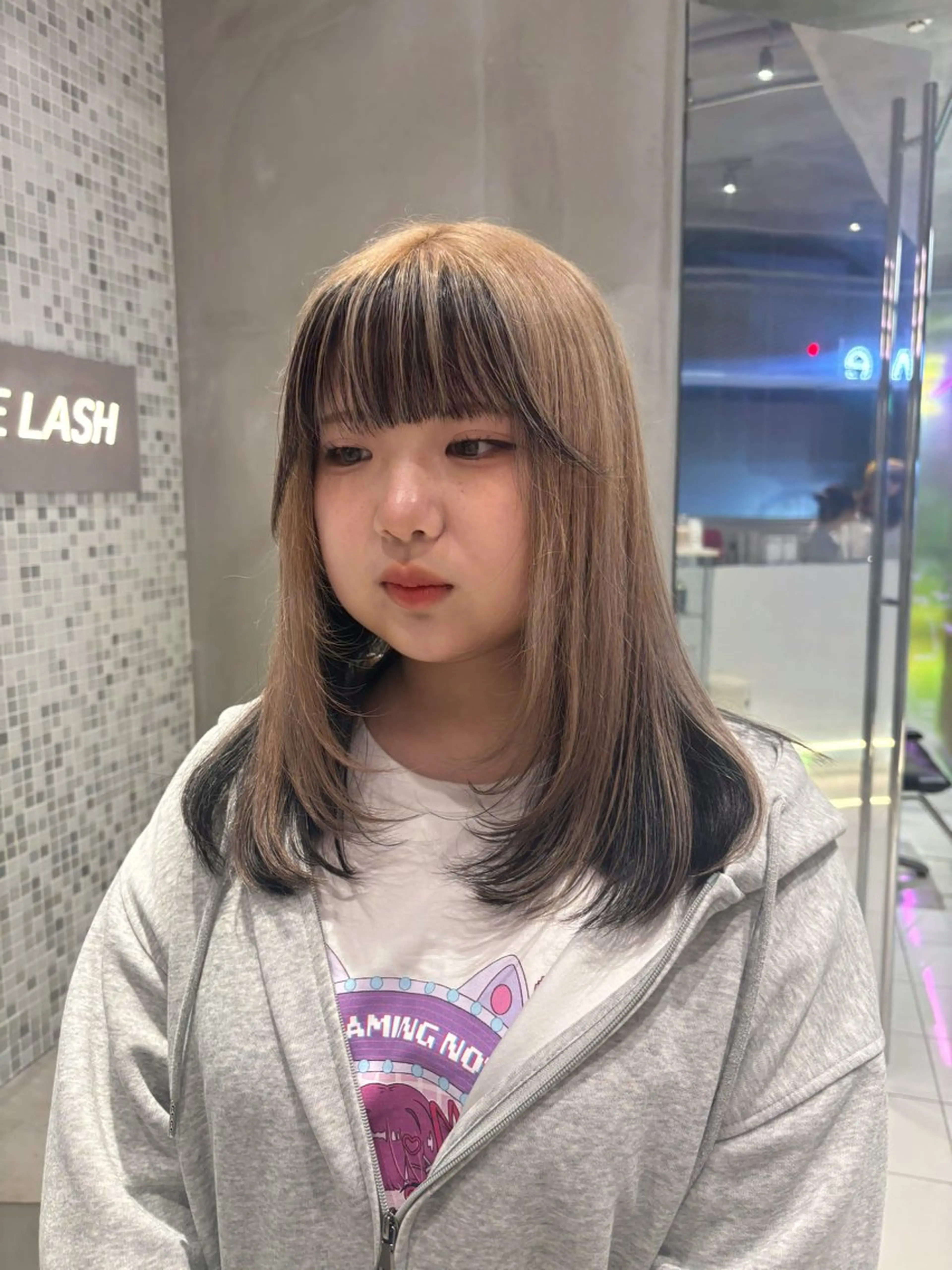 セミロング カラー ヘアカラー 🧸ミルクティー／ ぷつっとボブ｜ミクのヘアスタイル