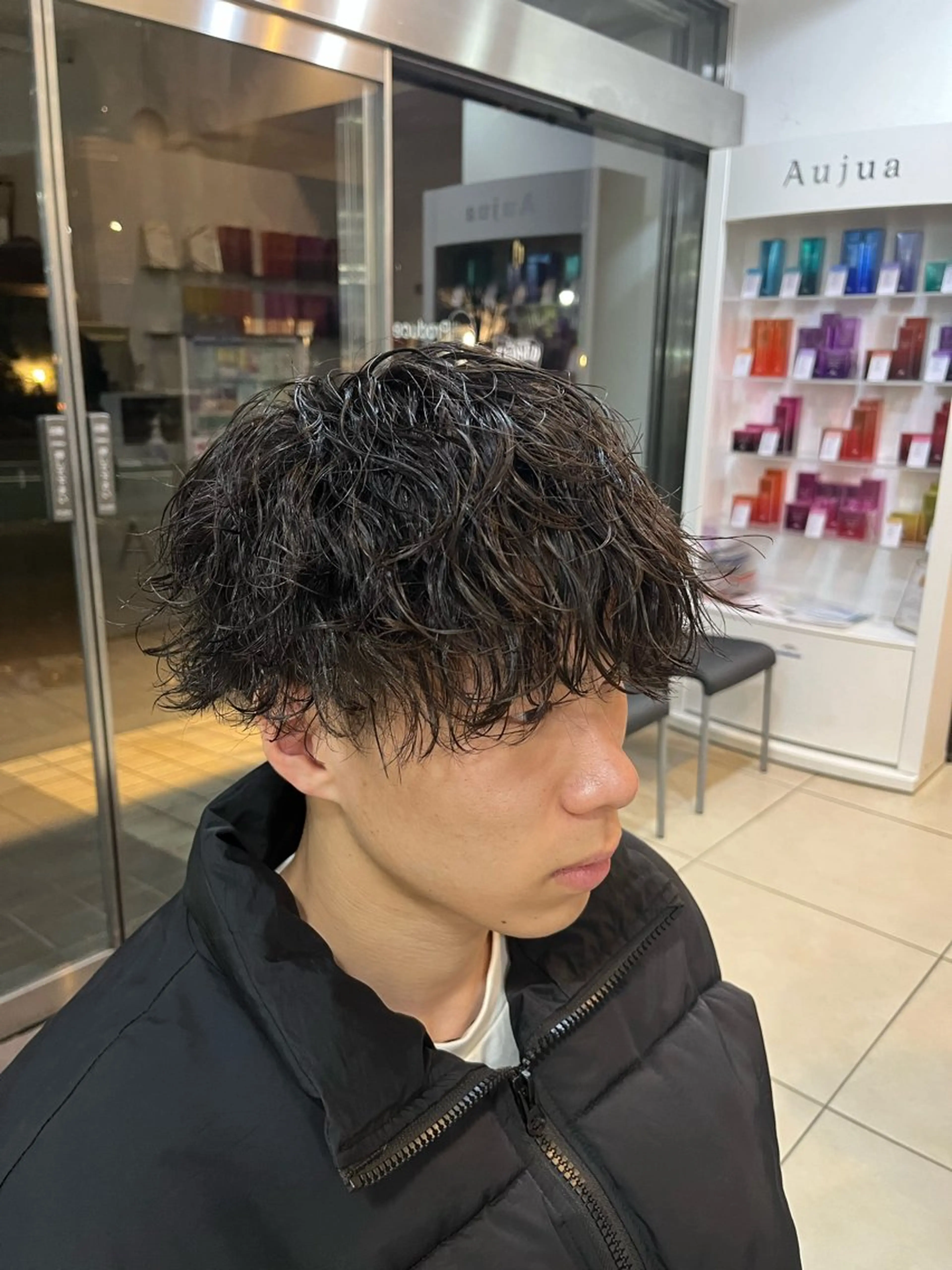 ショート パーマ メンズ メンズパーマ 波巻きパーマ スパイラルパーマ カット パーマ 韓国風メンズ/毛流れ ヘアなら須田龍世のヘアスタイル