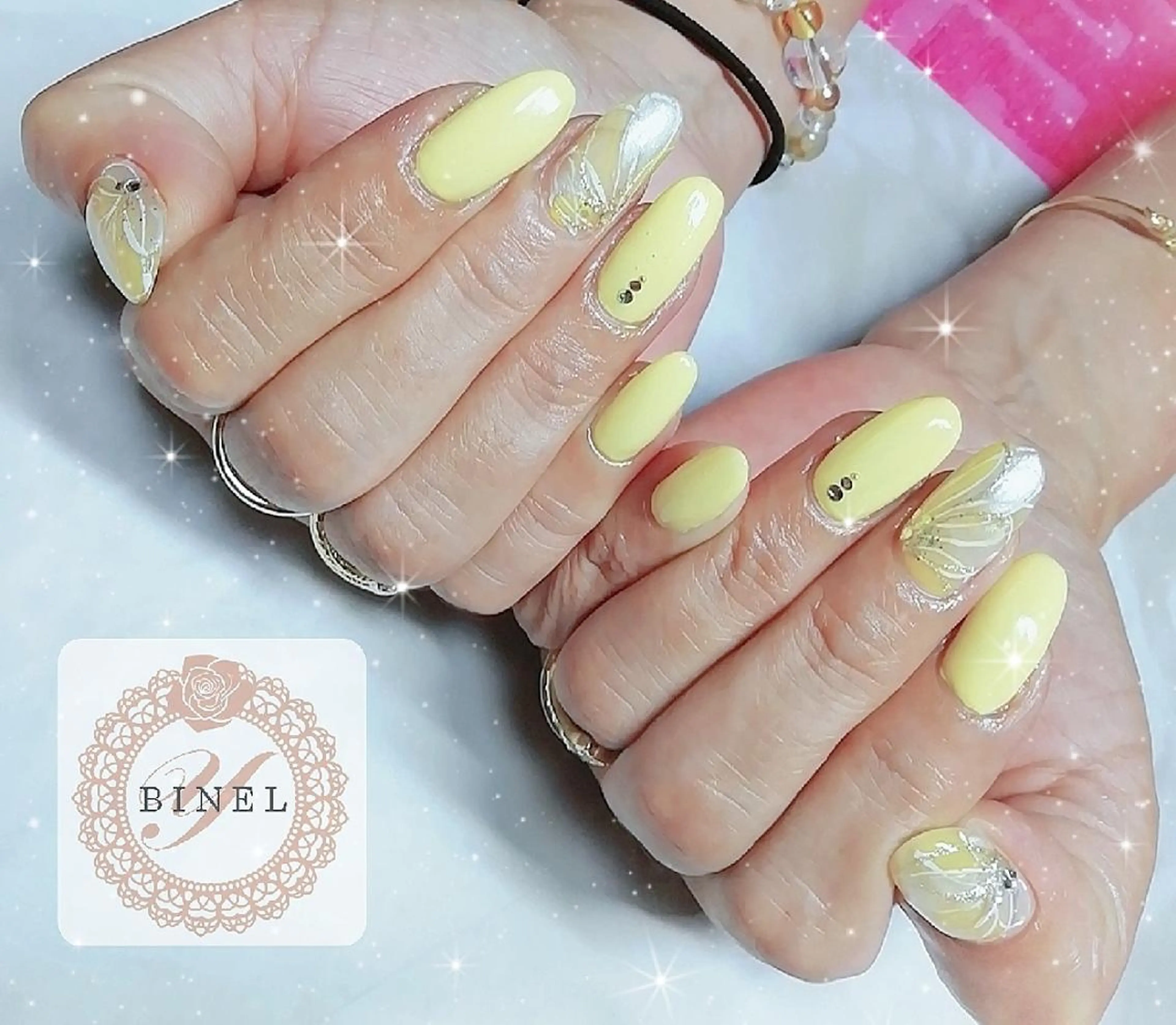 ネイル フラワーネイル 持ち込み ニュアンスネイル パステルネイル 黄色 ハンドネイル Nail Salon Y.BINELのネイルデザイン