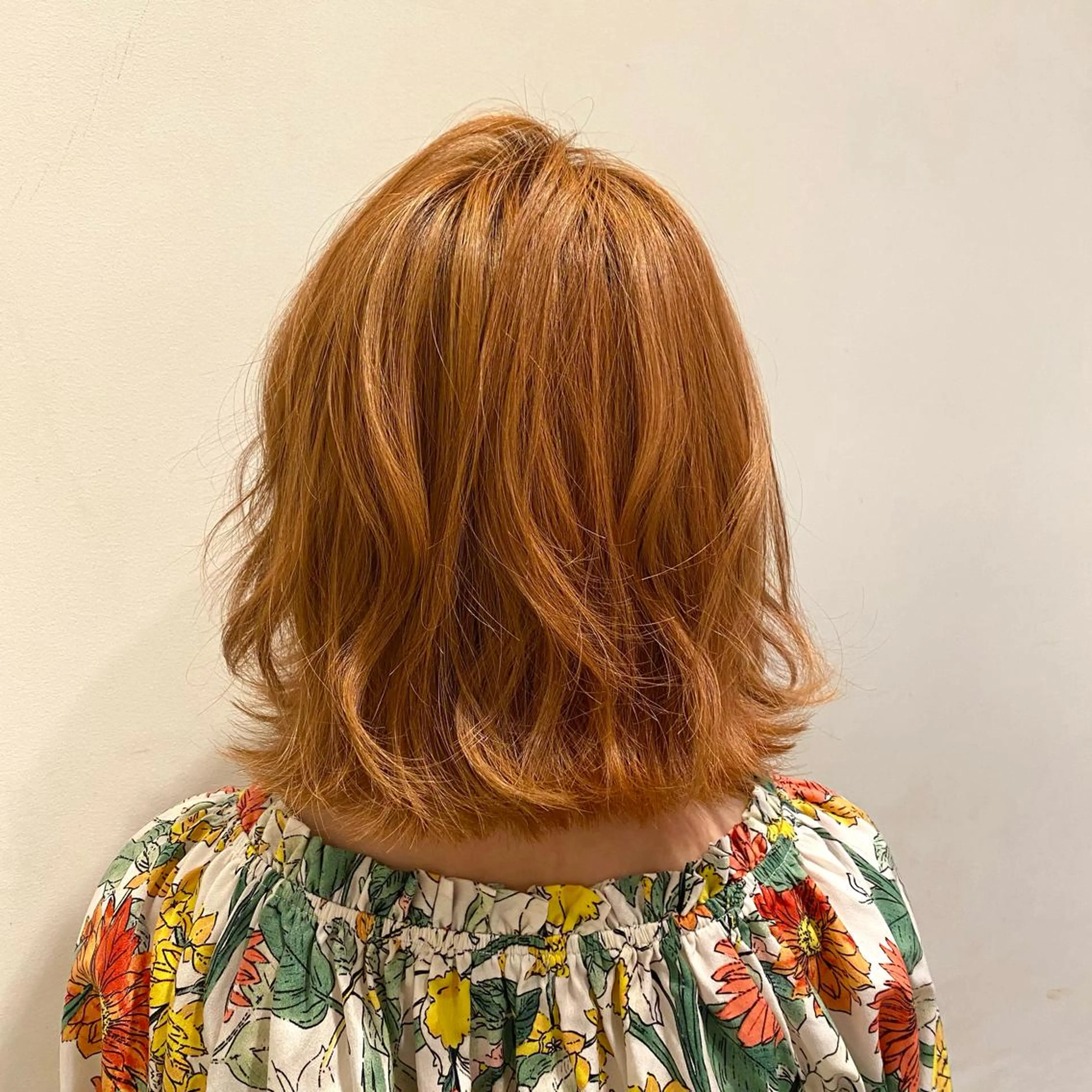 ミディアム カラー ブリーチ オレンジ 黒川 結希のヘアスタイル