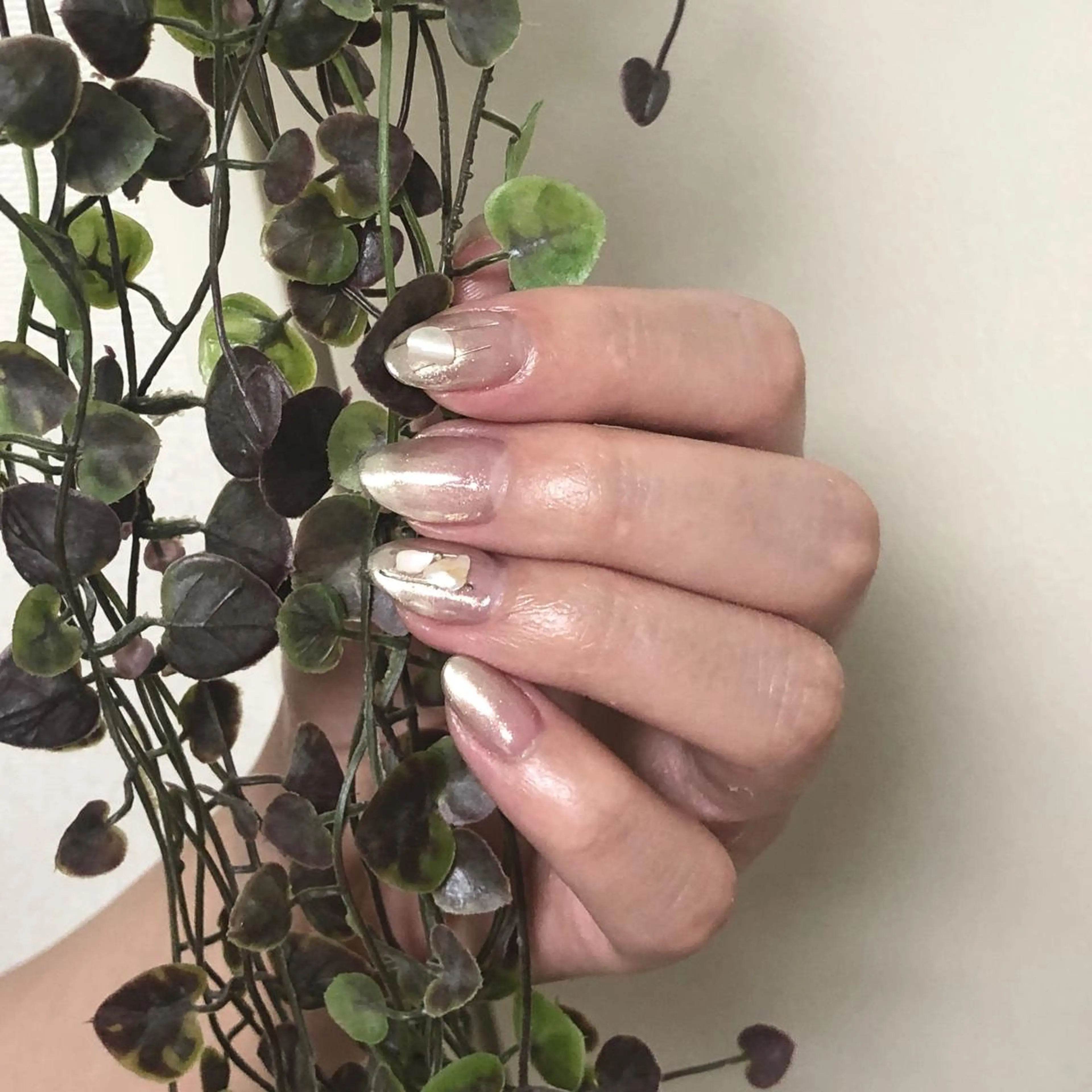 ネイル ミラーネイル ニュアンスネイル m美.所属・m美.ーエムミー 【nail&eye】のネイルデザイン