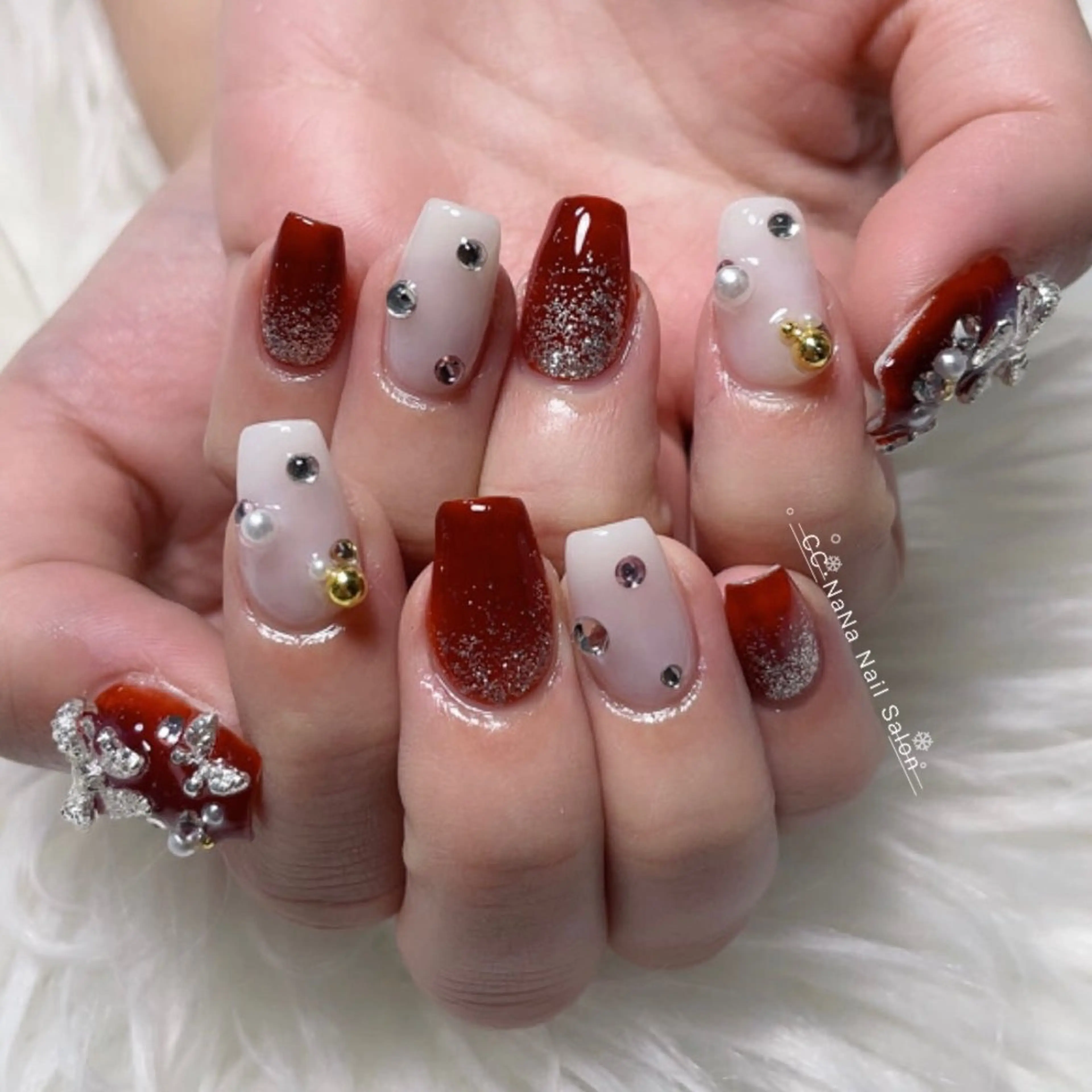 ネイル 冬ネイル クリスマス ハンドネイル CC  NaNa ワンホンネイル🌙Nのネイルデザイン