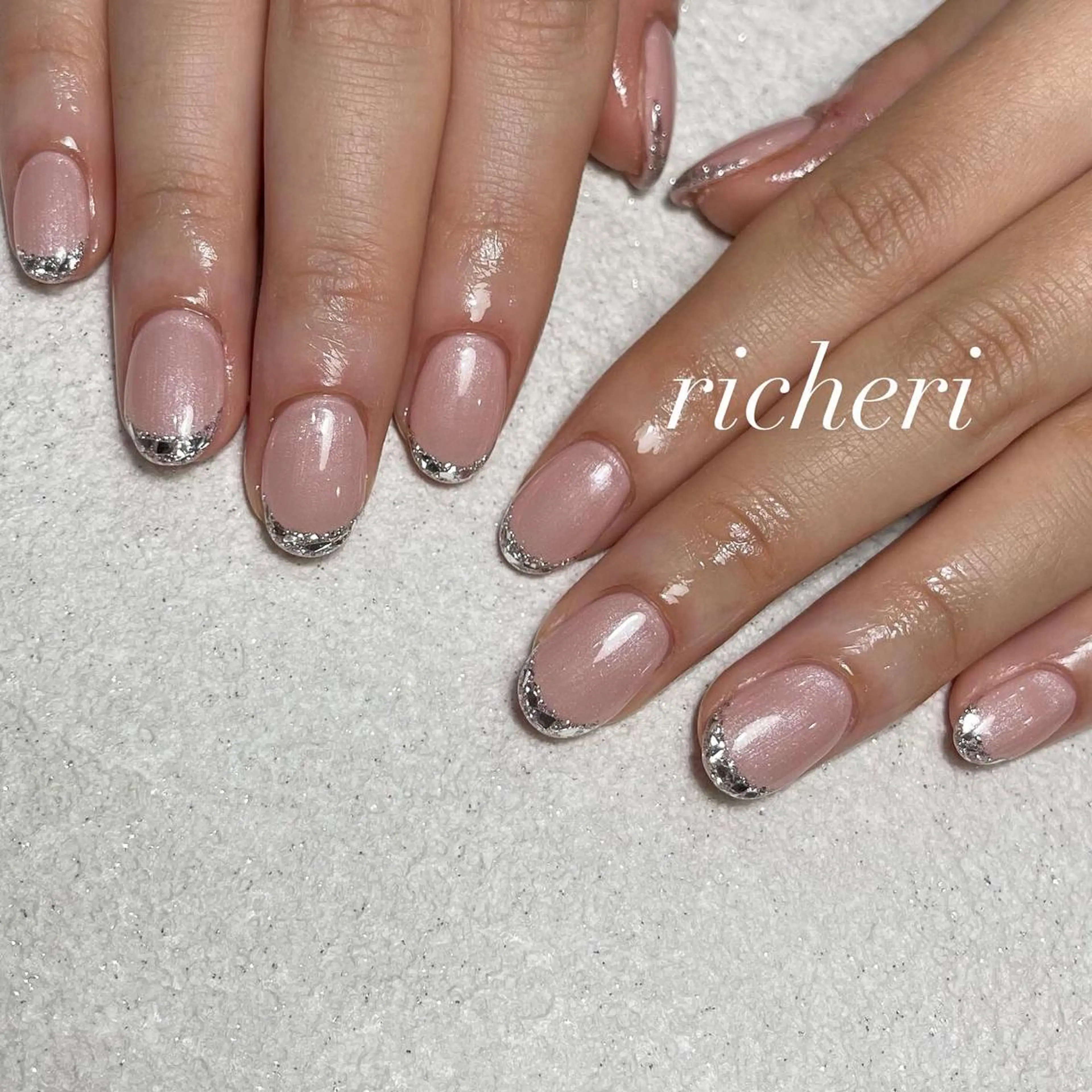 ミディアム ネイル 韓国風ヘア アートネイル フレンチネイル ジェルネイル ガラスフレンチ richeri beautyのエステ・リラクイメージ