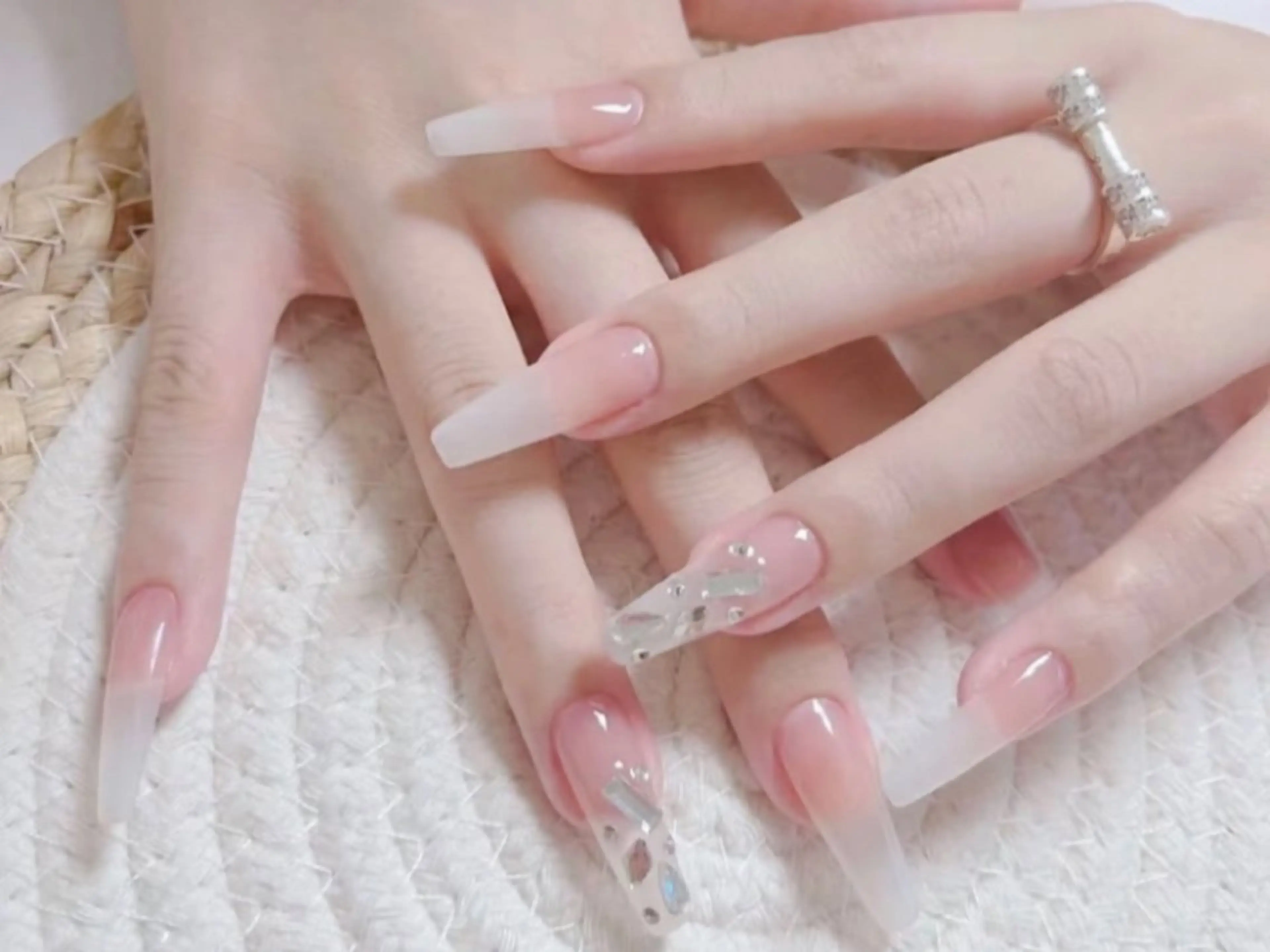 ネイル オーロラネイル チークネイル 長さ出し フットネイル フレンチネイル AND Nail 長さだし専門新宿店のネイルデザイン