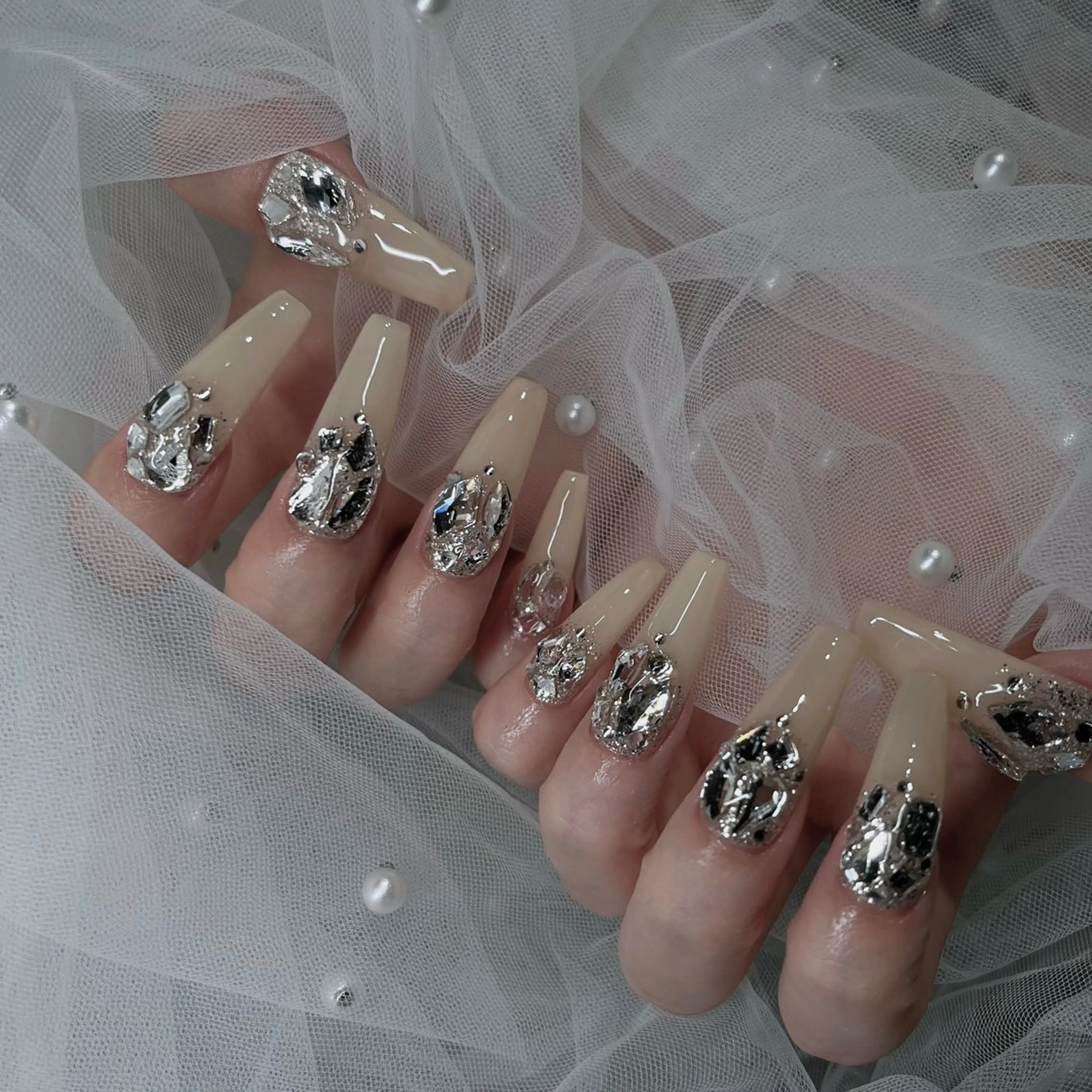 ネイル フットネイル フレンチネイル ジェルネイル ラメ(グリッター) ラメグラデーション ハンドネイル NEO Beauty Salon所属・𝐍𝐄𝐎 𝐉𝐔𝐑𝐈のネイルデザイン