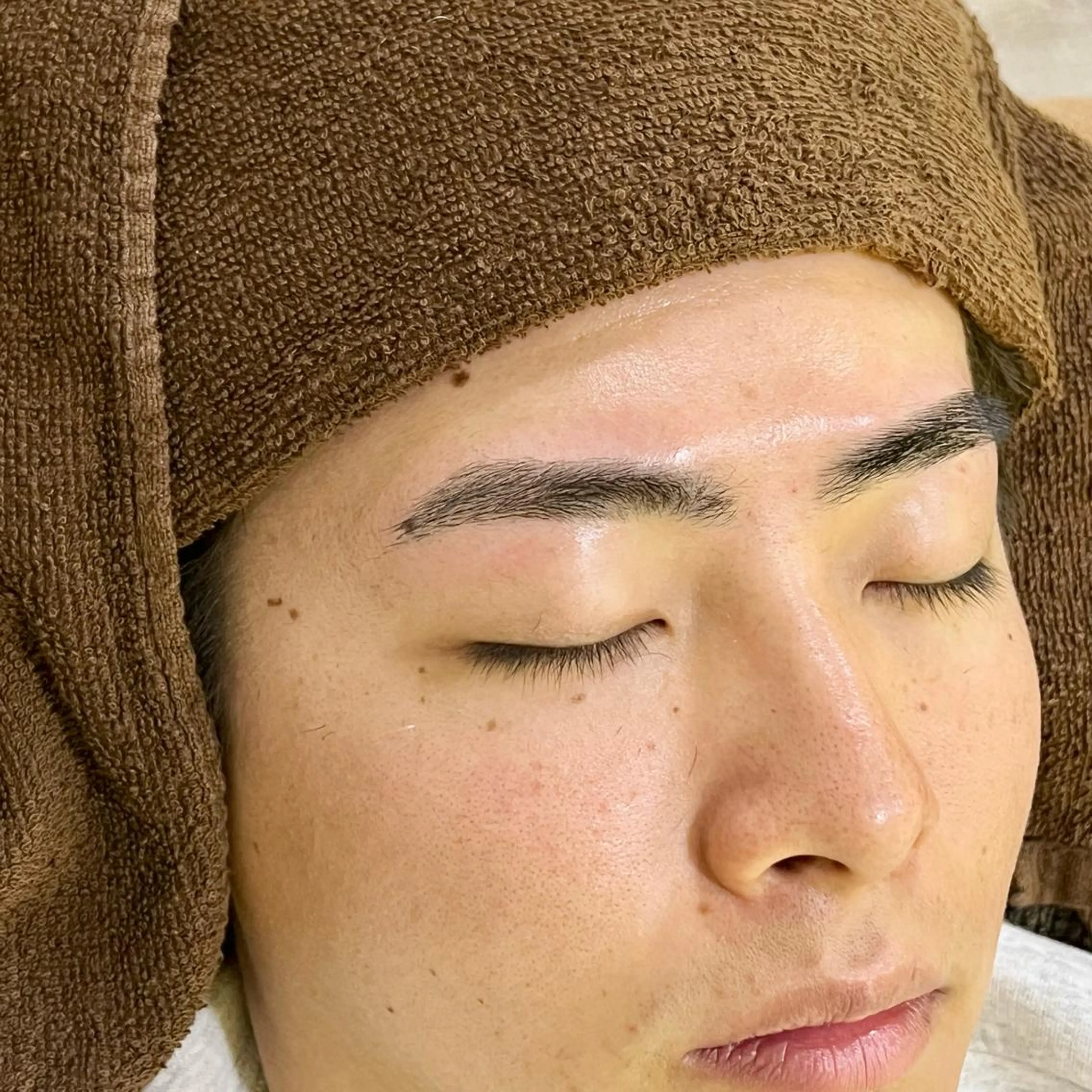 メンズ アイブロウ ワックス脱毛 眉カット その他(アイブロウ) ﾎｯﾄﾍﾟｯﾊﾟｰ に移行中【かな】のヘアスタイル