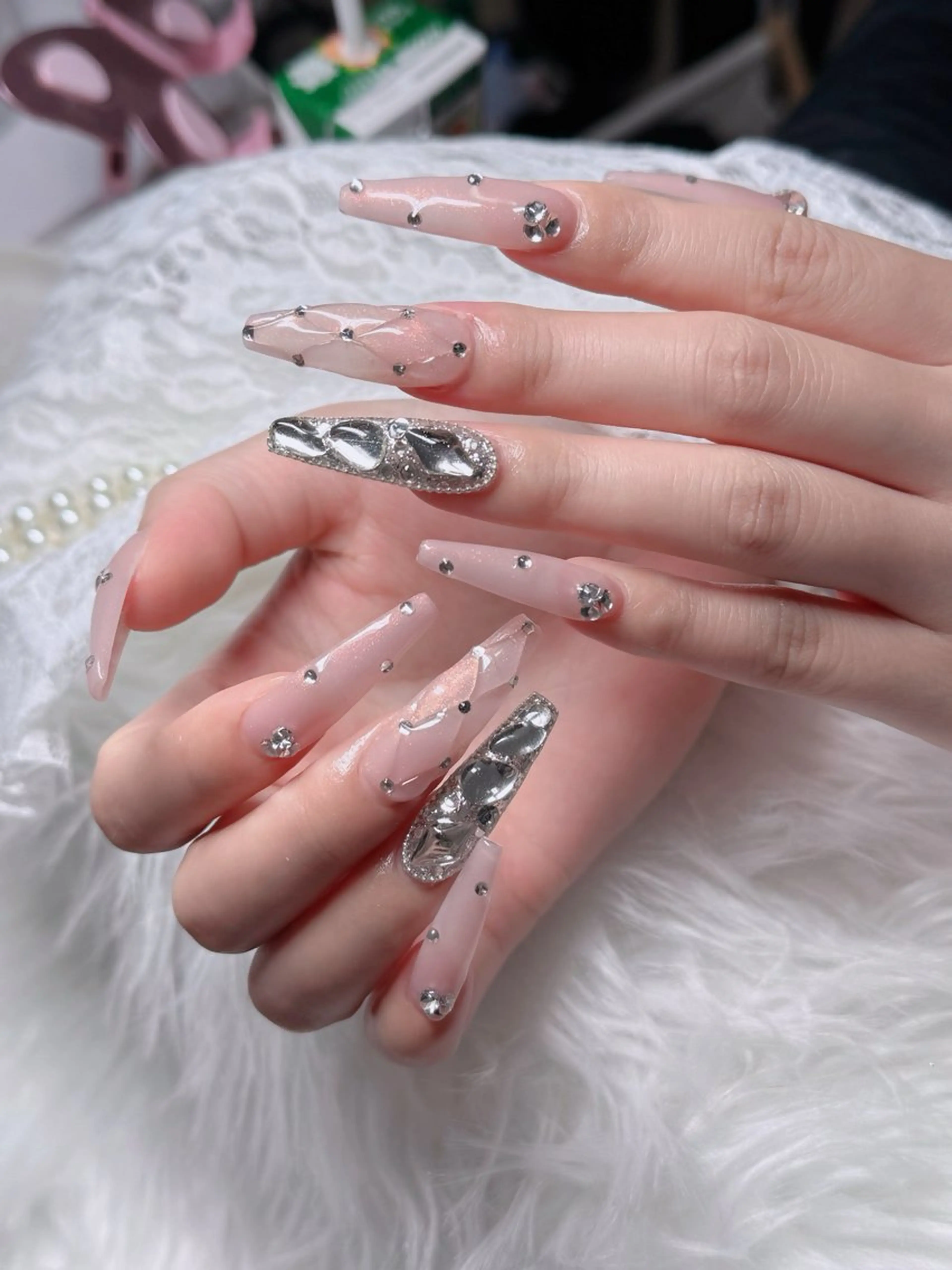 ネイル オーロラネイル フレンチネイル ジェルネイル ハロウィン キラキラネイル ハンドネイル H.baby Nail Salonのネイルデザイン