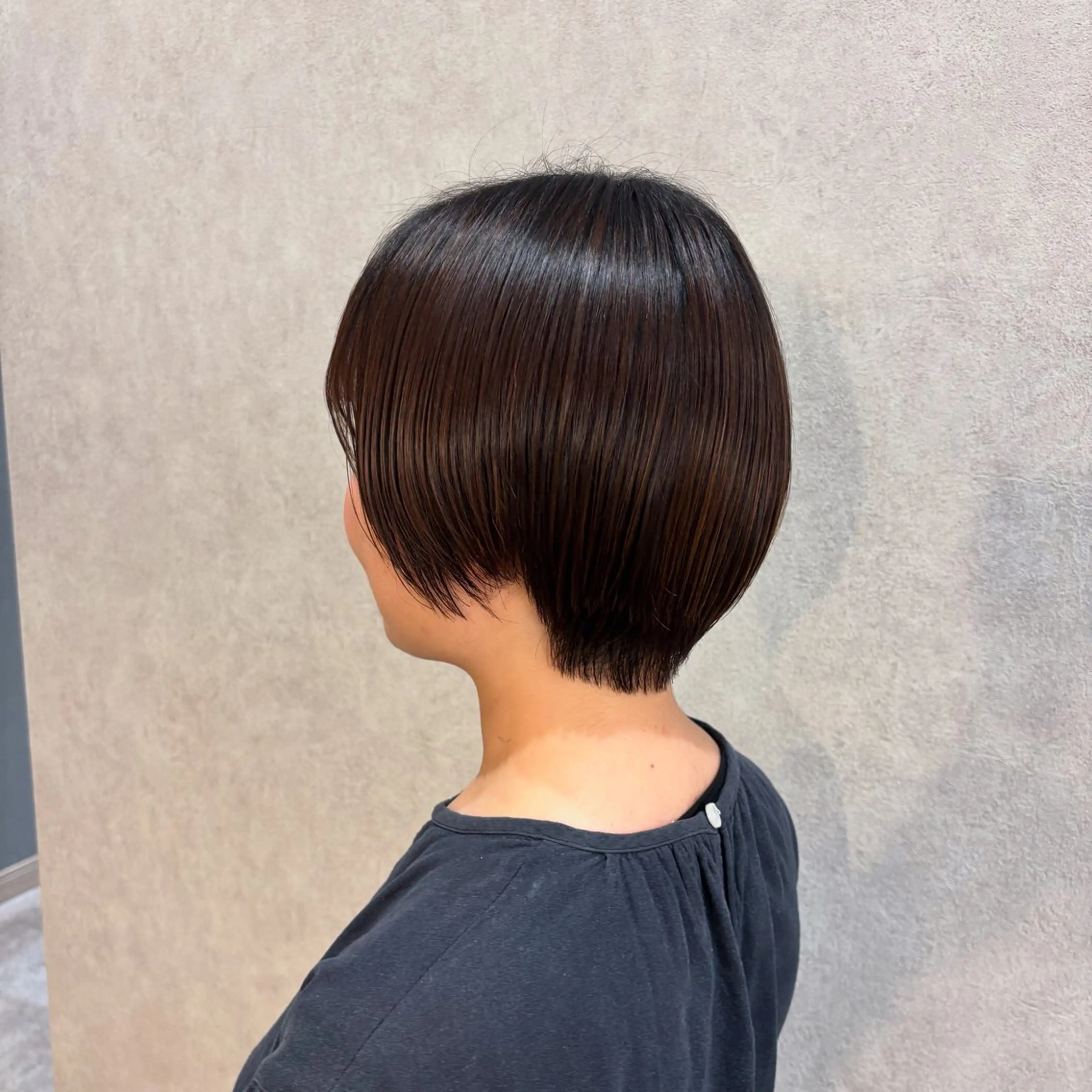 ショート ショートヘア soleil by ailes所属・Yunoka/切りっ ぱなし/顔まわりのヘアスタイル