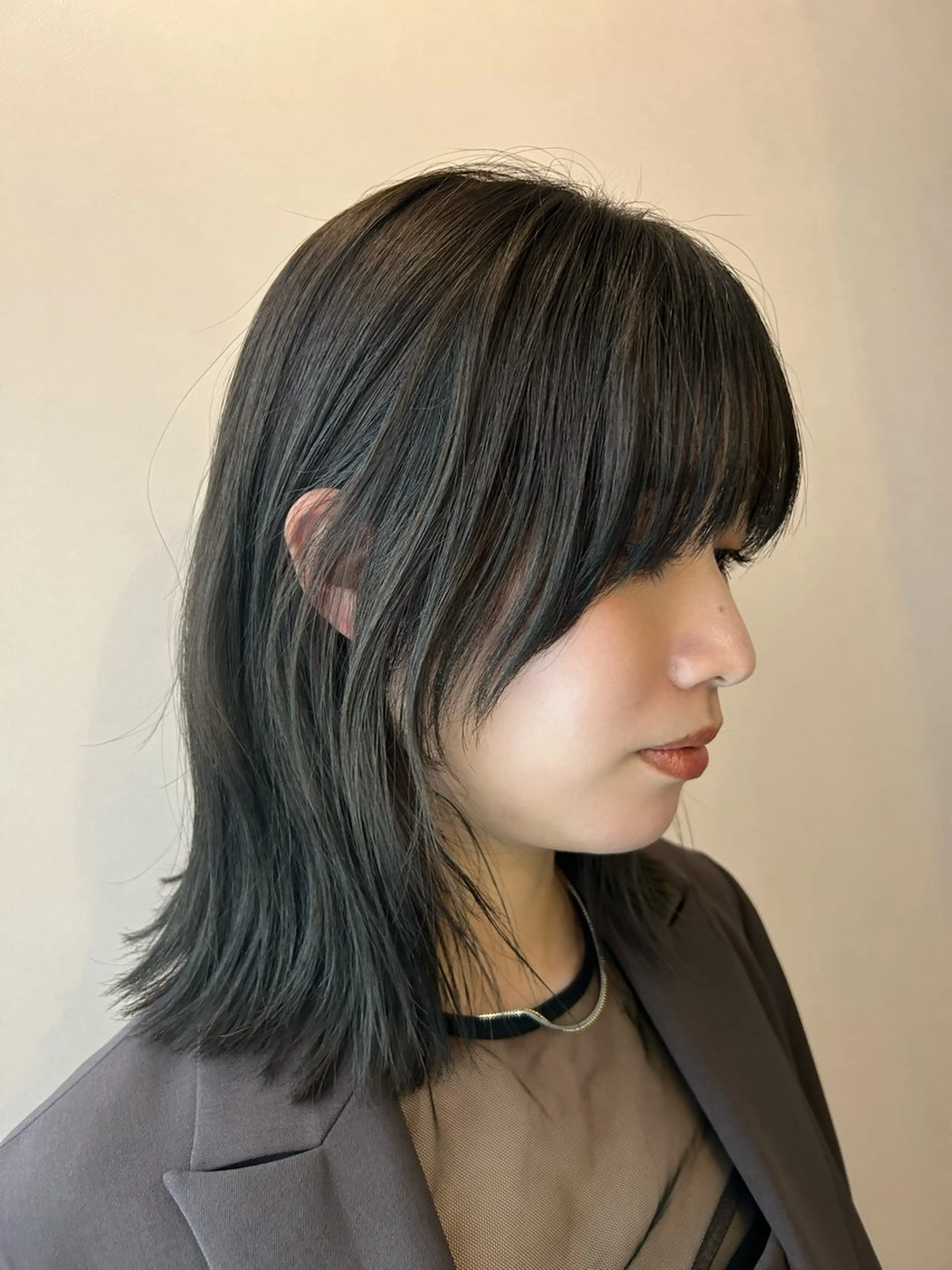 ミディアム カラー ブリーチ グレージュ ブリーチなしカラー オリーブグレージュ オリーブグレー hub hair レイヤー/透明感のヘアスタイル