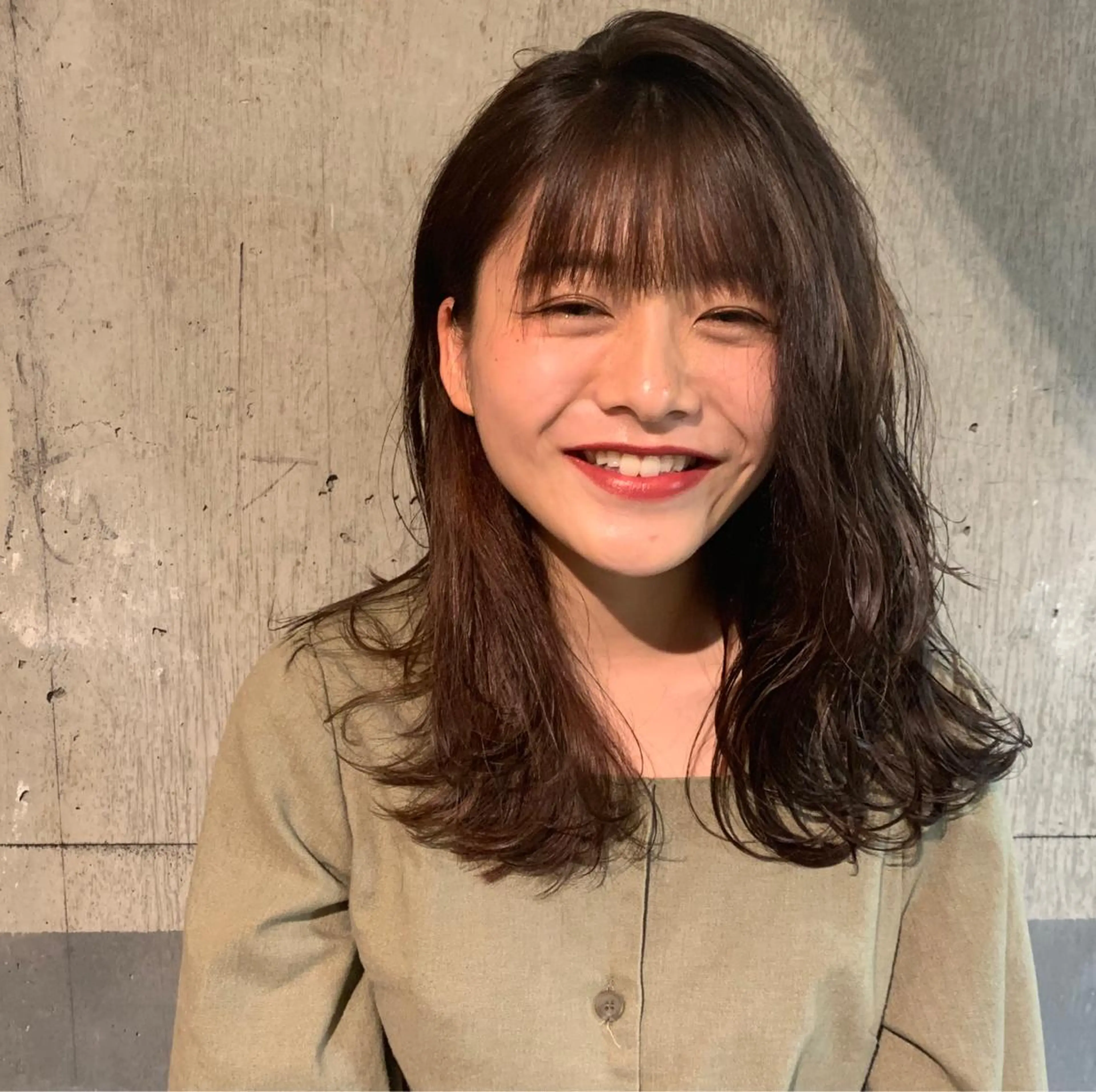 セミロング iLi所属・iLi 《イリ》のヘアスタイル