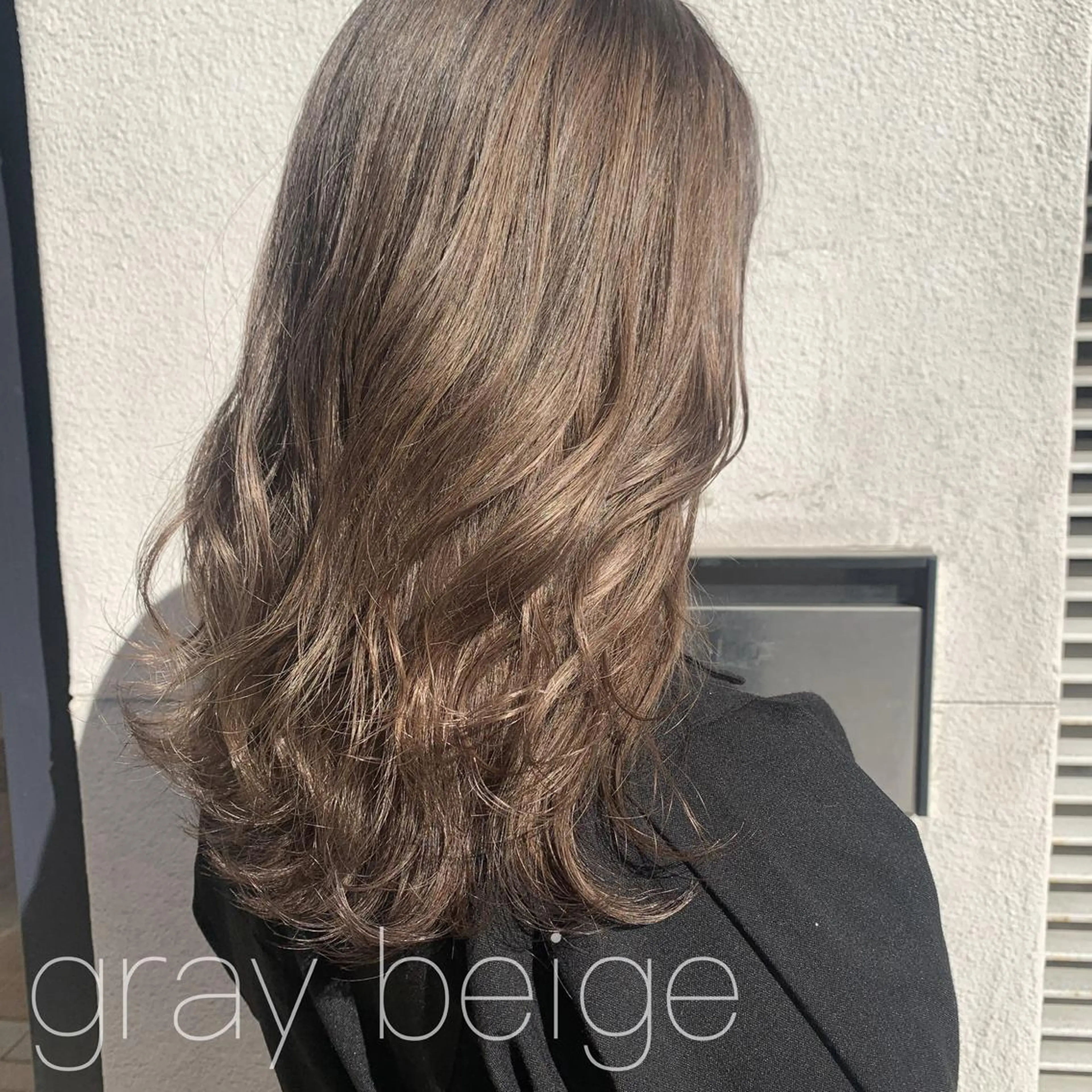 セミロング 透明感カラー 金村真子のヘアスタイル