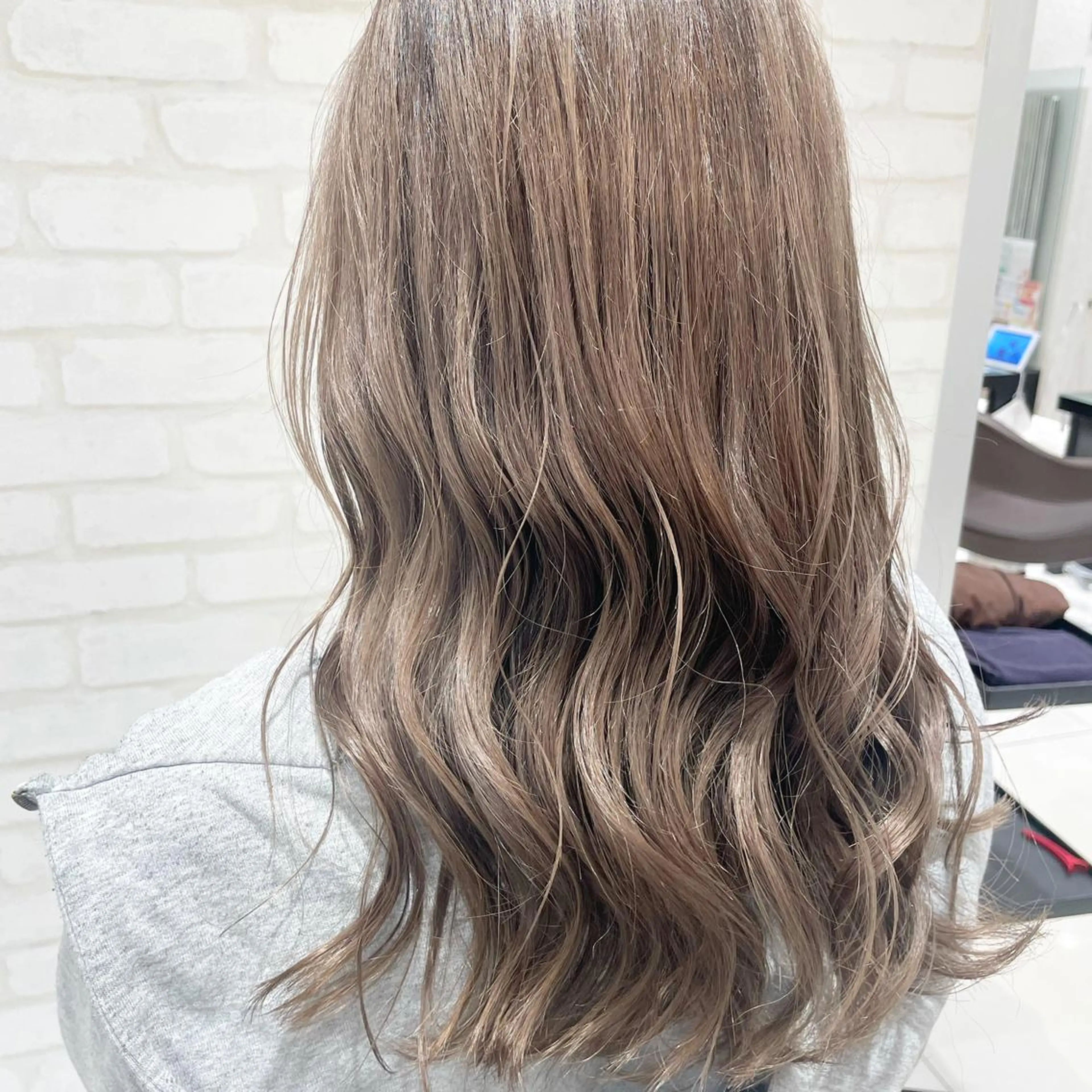 ロング カラー ヘアカラー トリートメント EARTH 山﨑龍馬のヘアスタイル
