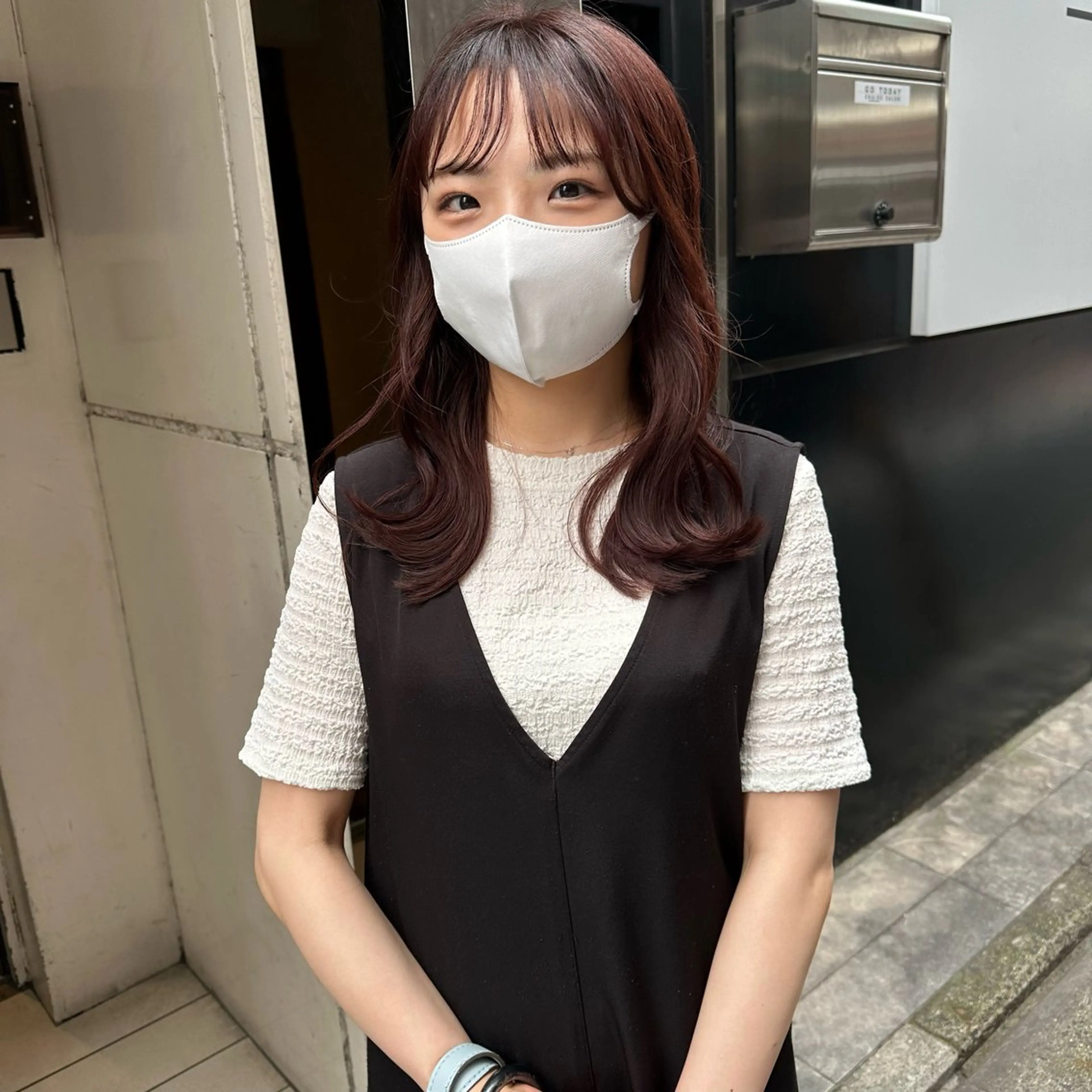 ミディアム カラー ブリーチ ブリーチなしカラー soöze所属・sena/博多/ コテ巻き風パーマのヘアスタイル