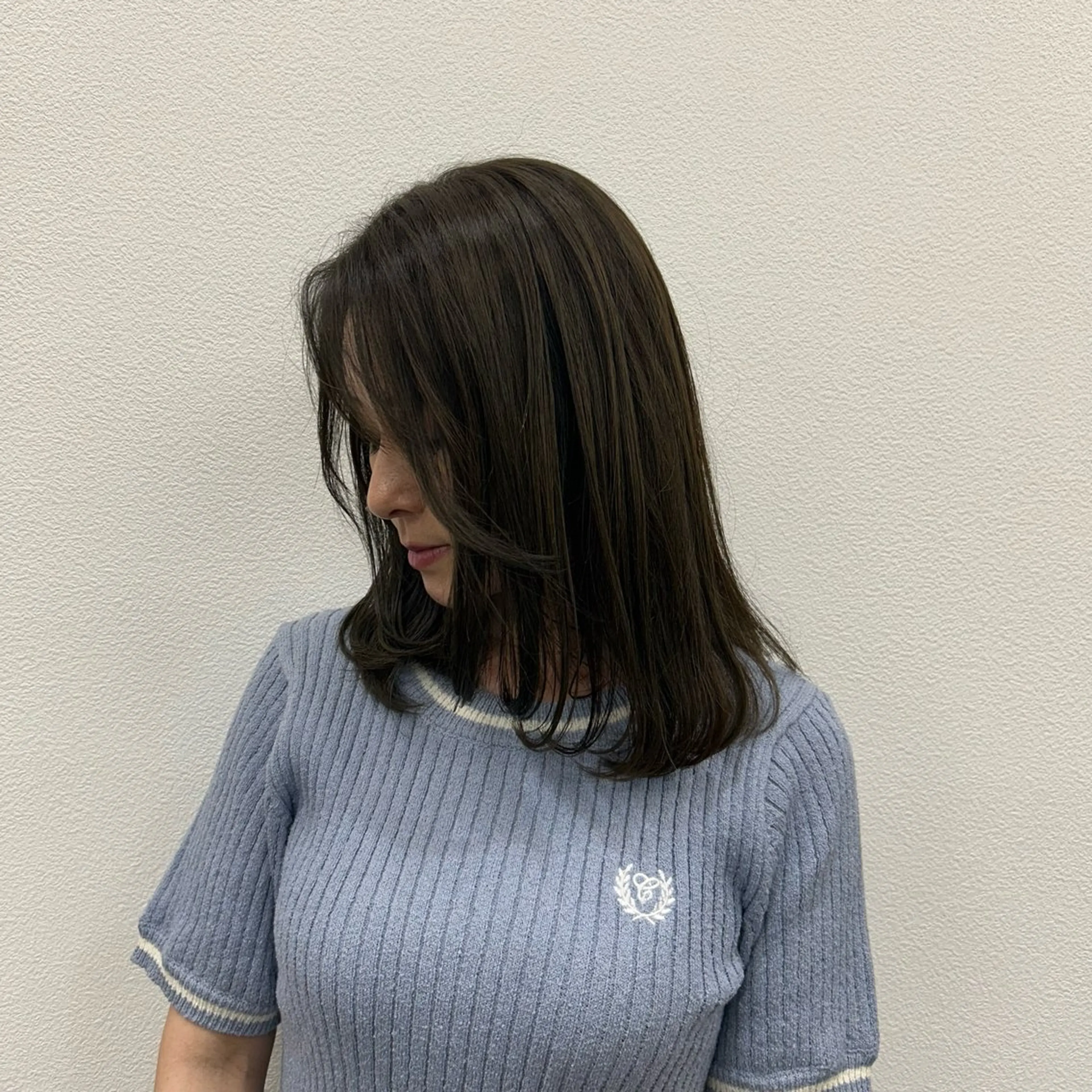 ミディアム カラー グレージュ オリーブグレージュ オリーブグレー レイヤーカット COEUR🧡 山下　優花のヘアスタイル