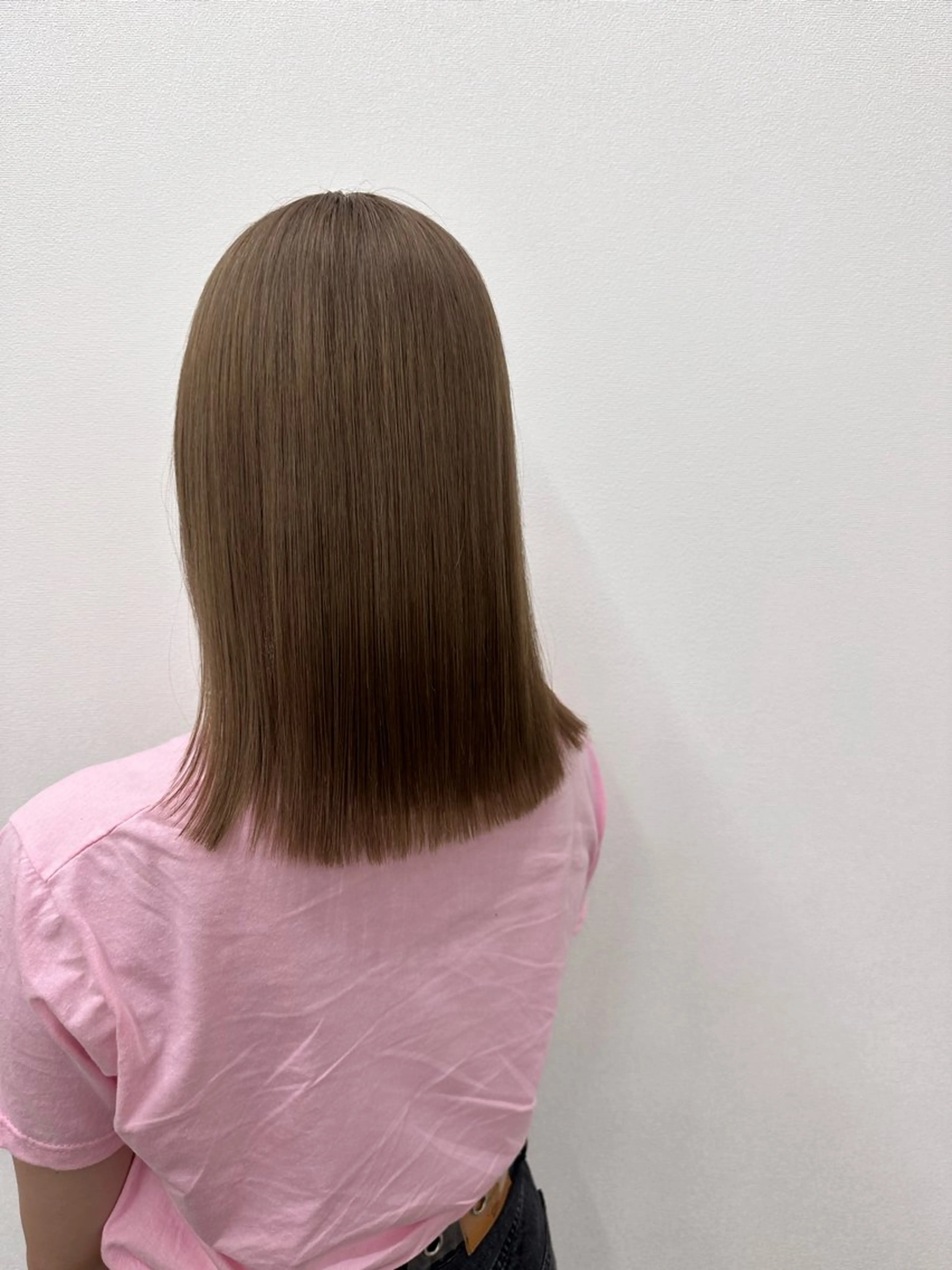 ミディアム カラー ヘアカラー トリートメント 梨菜/ハイトーン /ブリーチカラーのヘアスタイル