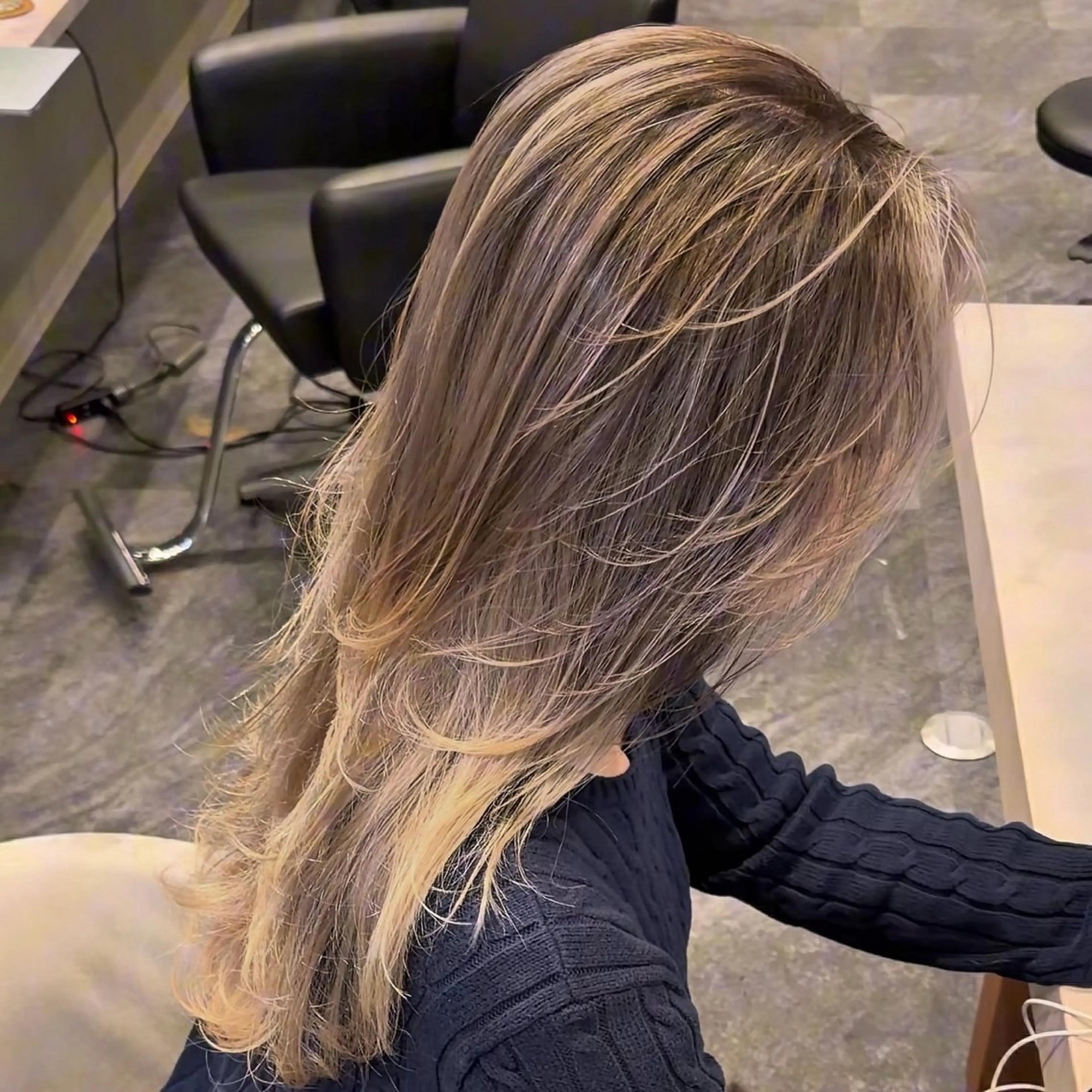 ロング カラー ブリーチ ハイライトカラー ハイライト レイヤーカット ヘアカラー 🇺🇸海外デザイン iCON TOKYOのヘアスタイル