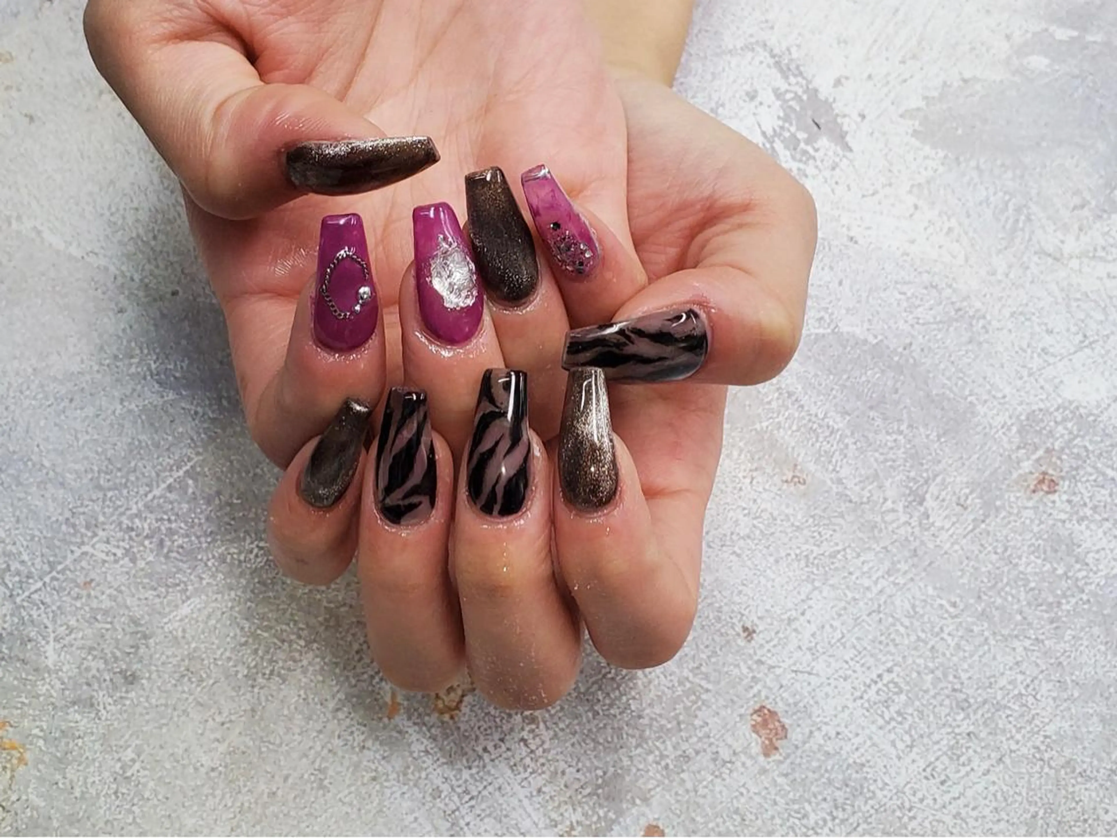 ネイル nailstudio eviz新宿店のネイルデザイン