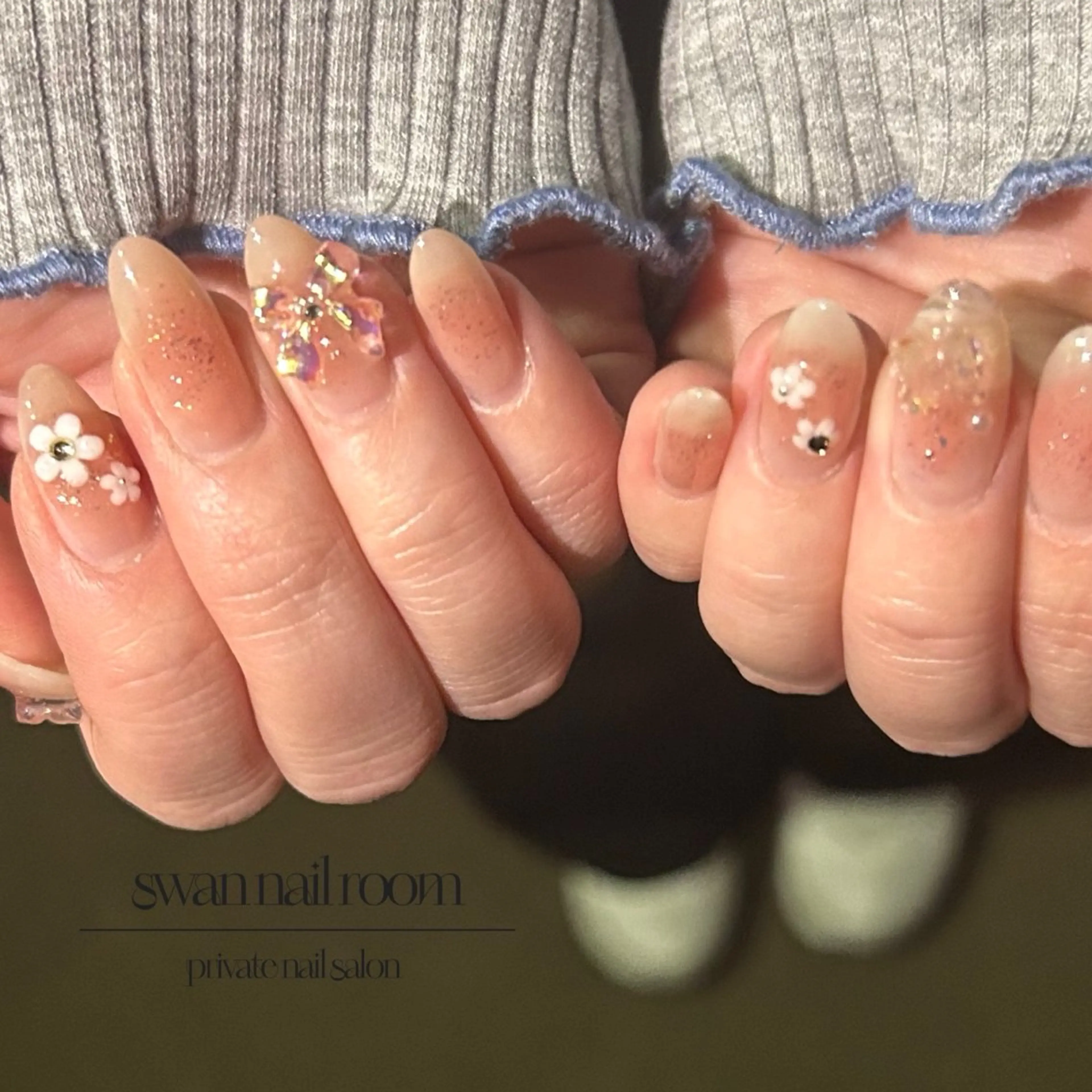 ネイル チークネイル リボン swan  nail room所属・swan nail roomのネイルデザイン