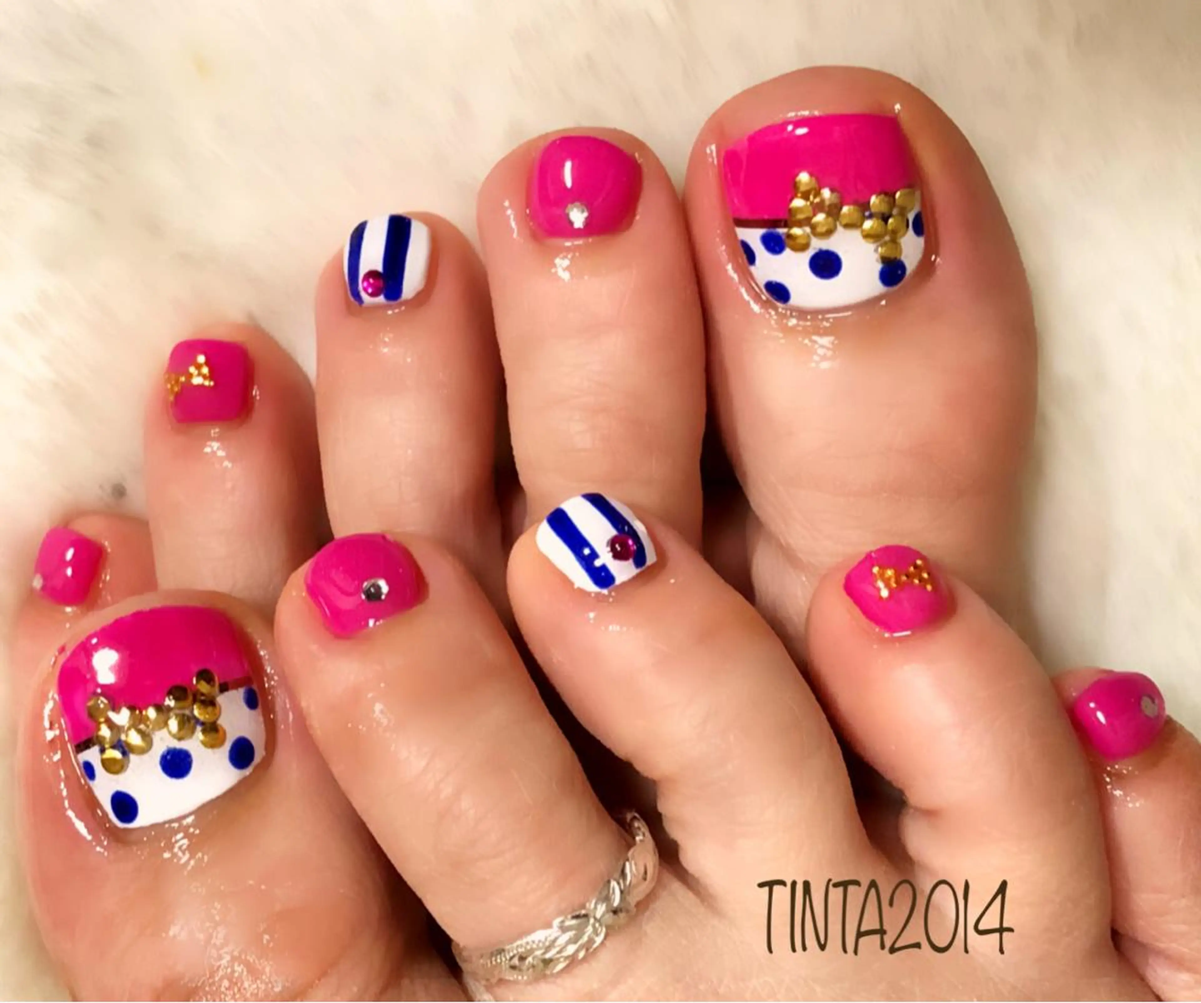 ネイル フットネイル リボン ネイルサロン ティンタ所属・馬場 典子のネイルデザイン