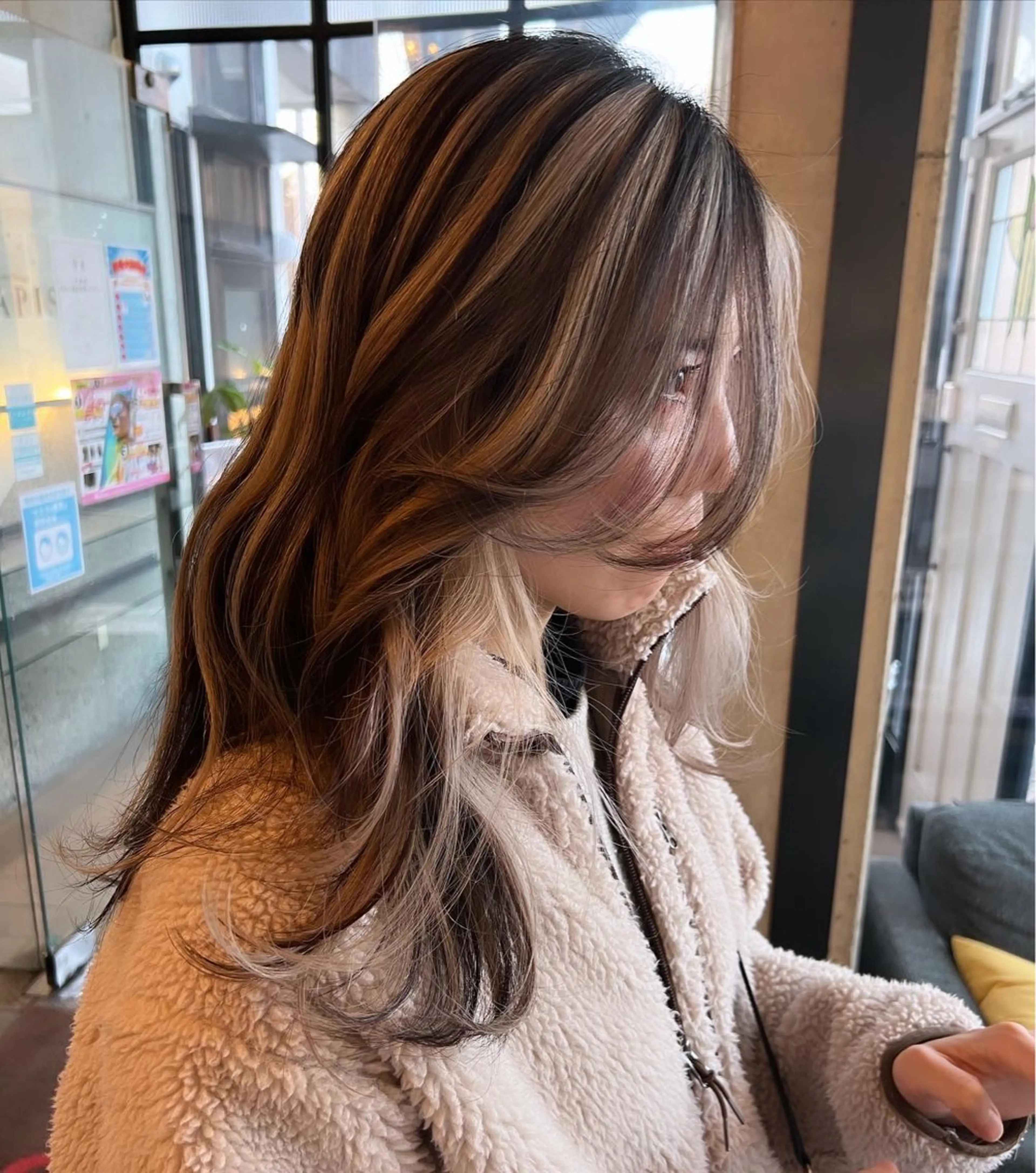 ロング カラー デザインカラー 只野 真衣のヘアスタイル