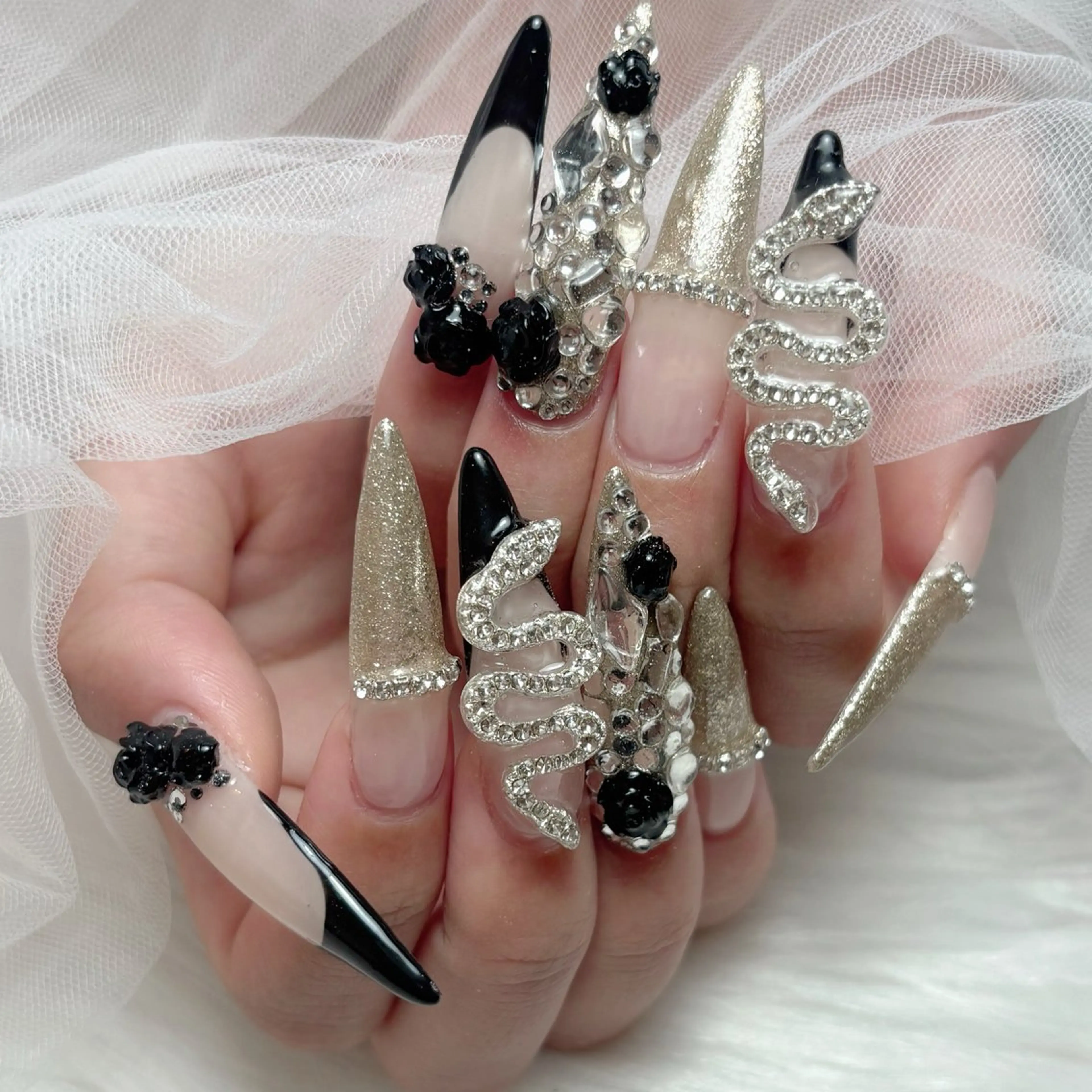 ロング Conjunim MAMI🎀✨のネイルデザイン