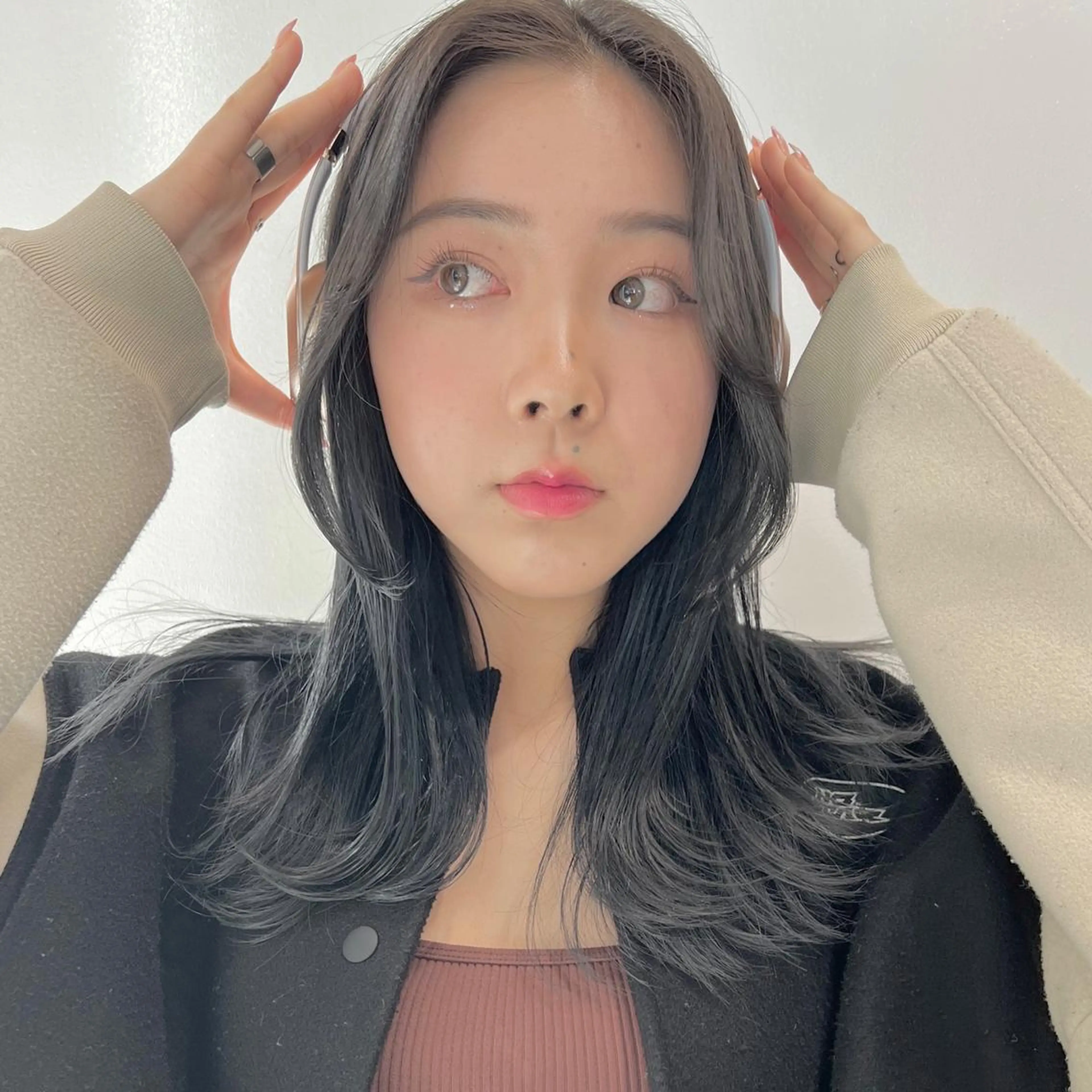 ミディアム パーマ ヘアアレンジ アッシュ ヘアカラー トリートメント 🎨ハイトーン/ 切りっぱなし みつきのヘアスタイル