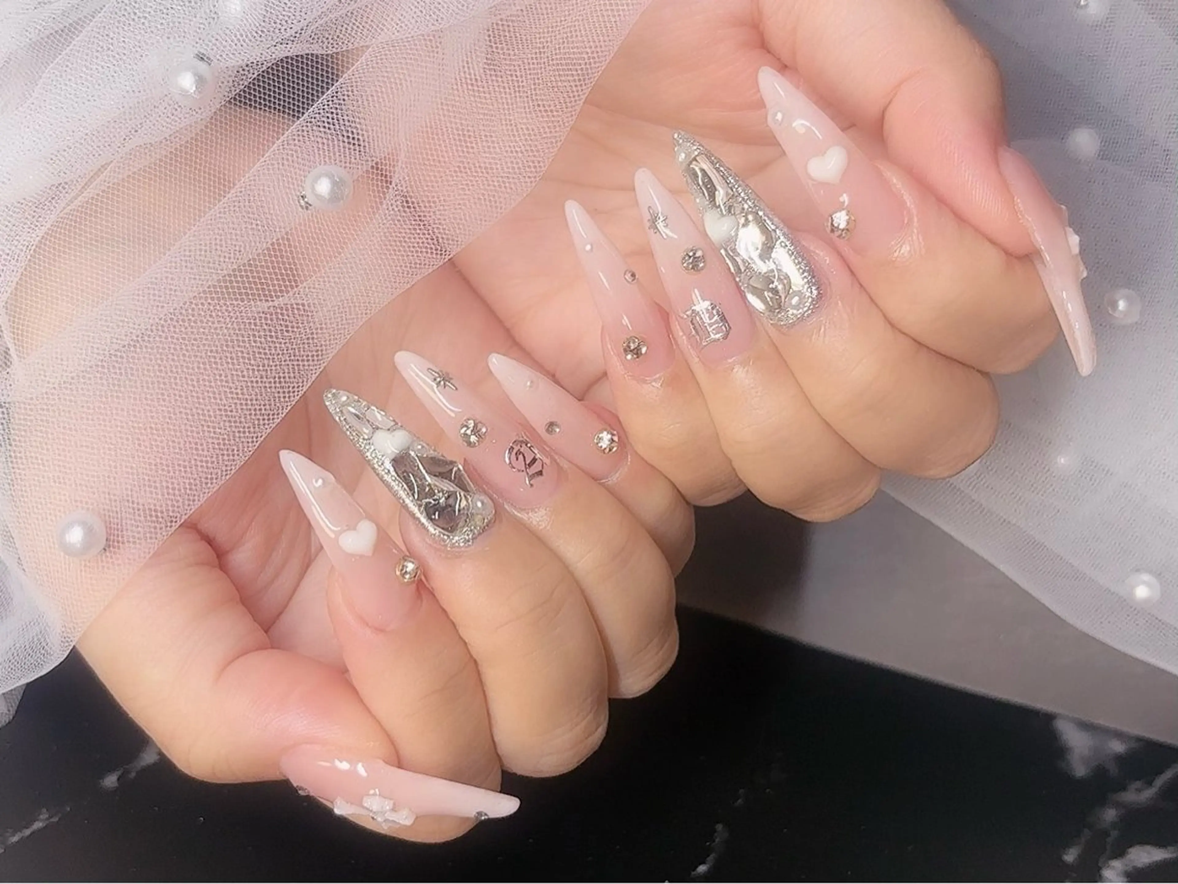 ネイル 長さ出し キラキラネイル ロングネイル ネイルチップ ワンホンネイル Y. 🍒maki🍒ྀིのネイルデザイン