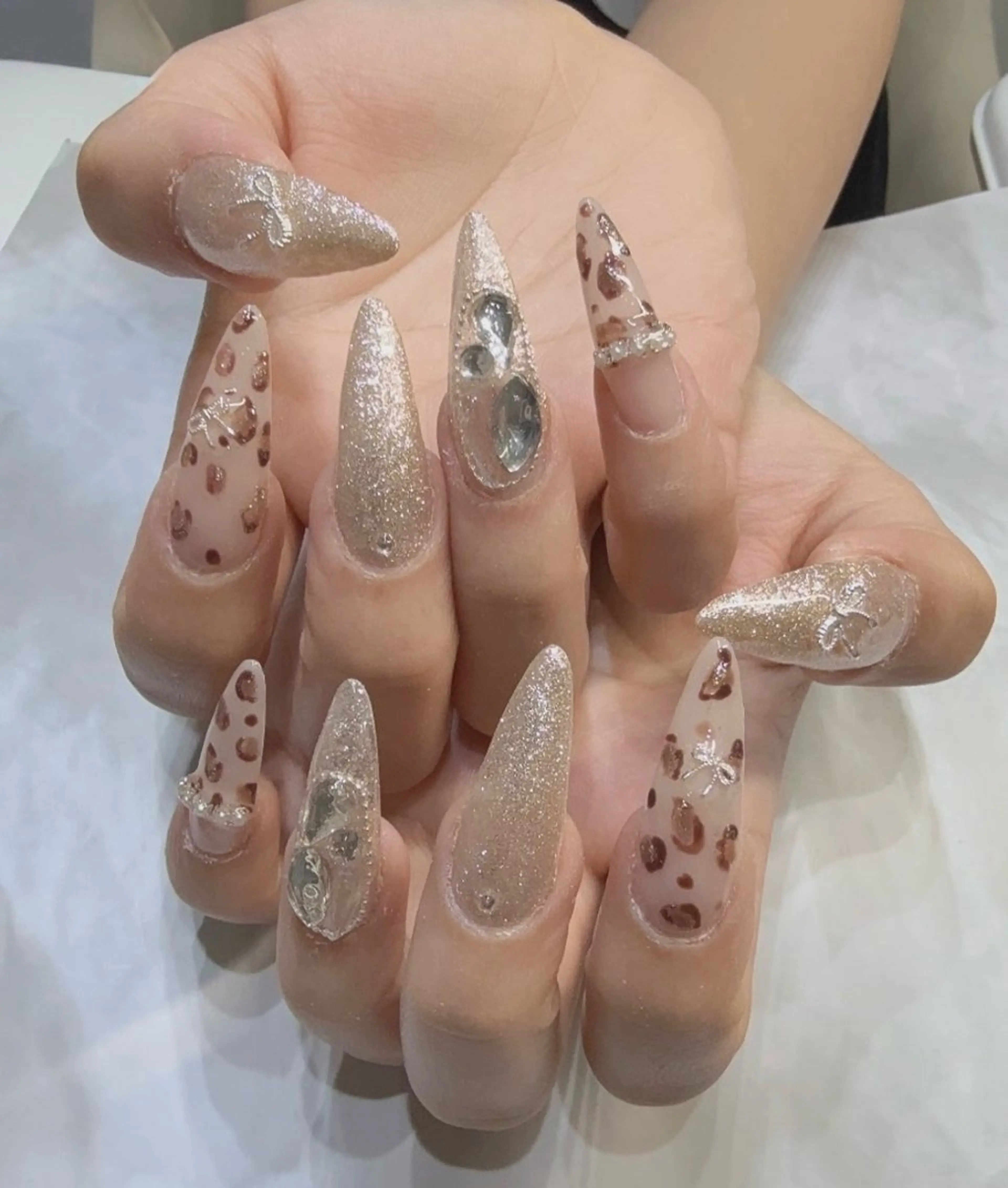 ネイル アニマル柄 ブラウン クリアネイル 長さ出し キラキラネイル ハンドネイル ハンドケア NailSalon✨ Écrinエクランのネイルデザイン