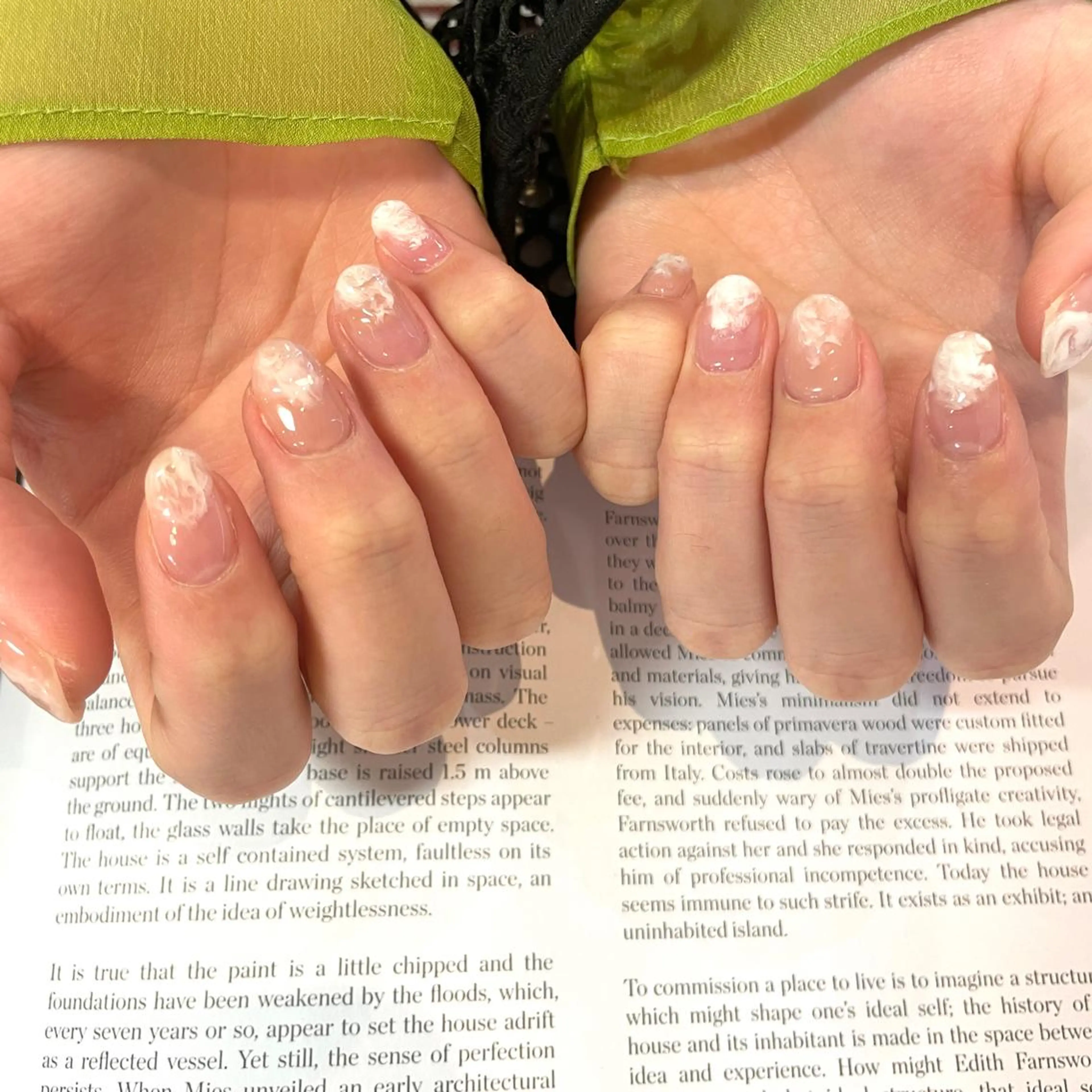 ネイル anyora nail salon所属・大人ワンホン キラキラ／Ayanoのネイルデザイン