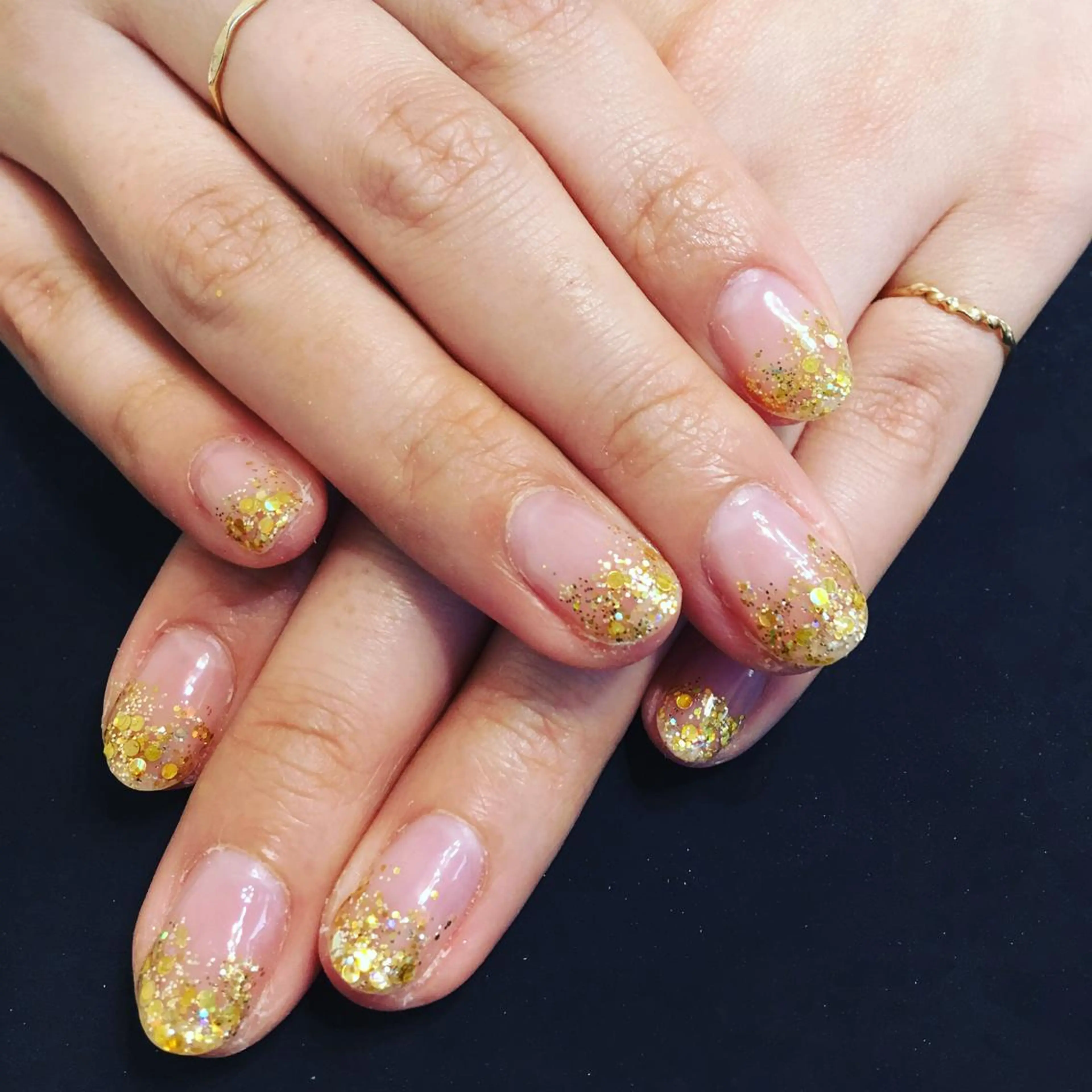 ネイル ゴールド ホログラムネイル ラメ(グリッター) ハンドネイル 🌈KANÅKO 🌈のネイルデザイン