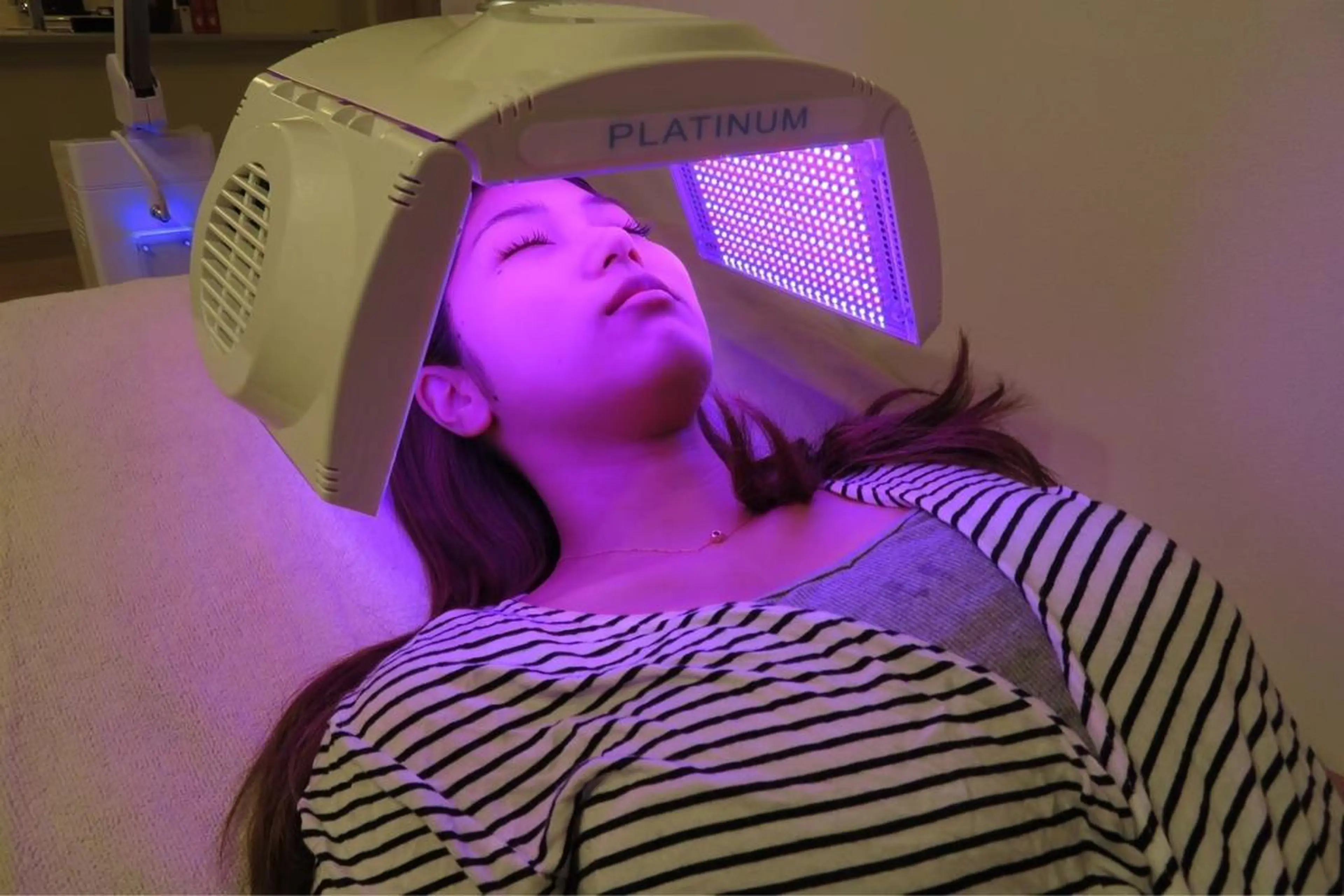 初回限定✨LEDフェイシャル！細胞活性化を促してすっぴん美人に😌高濃度お肌パック付き💕（30分照射）の写真