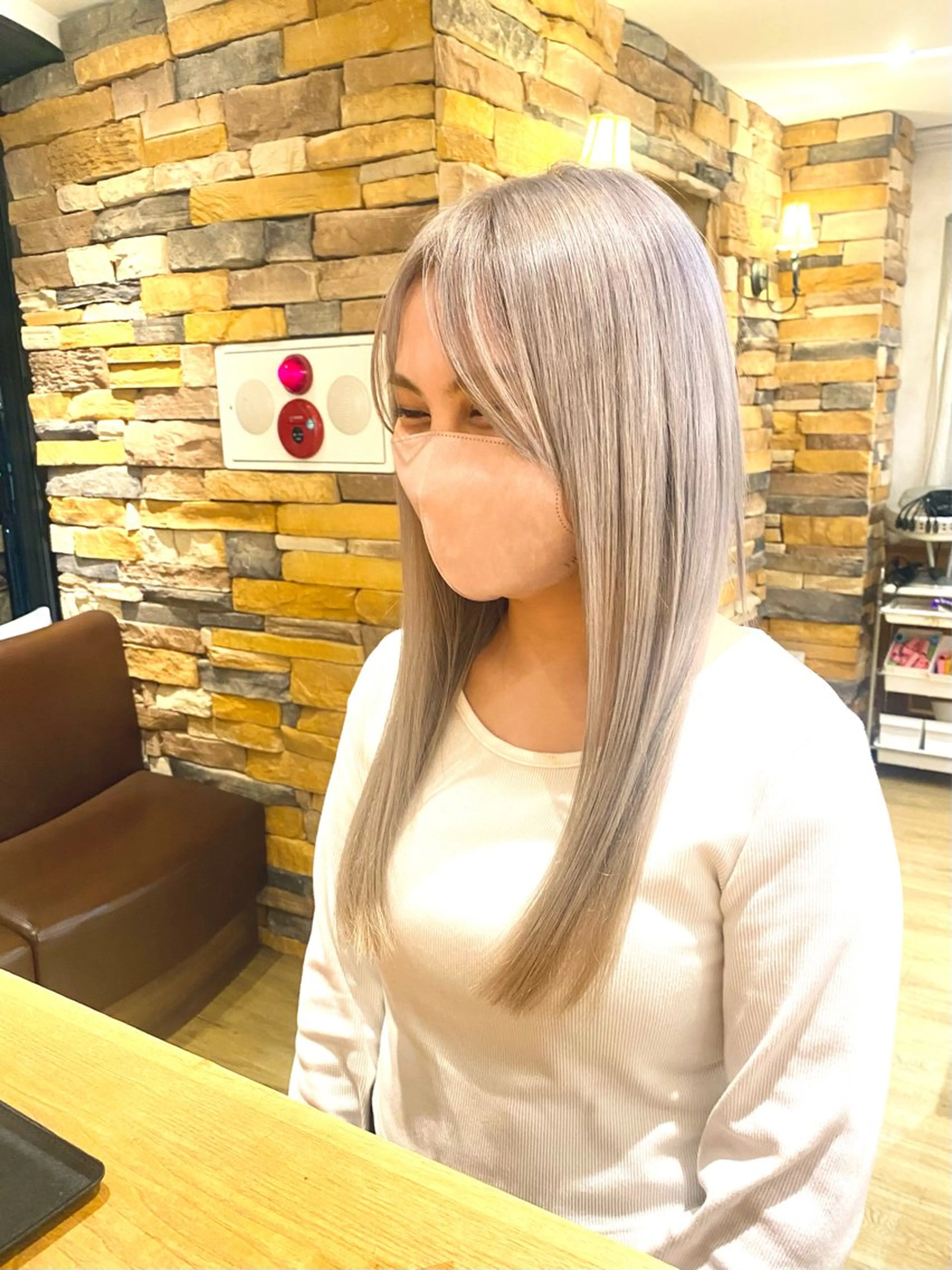 ロング カラー ベージュカラー ブリーチ ケアブリーチ ダブルカラー ミルクティーベージュ ヘアカラー トリートメント 千 田のヘアスタイル