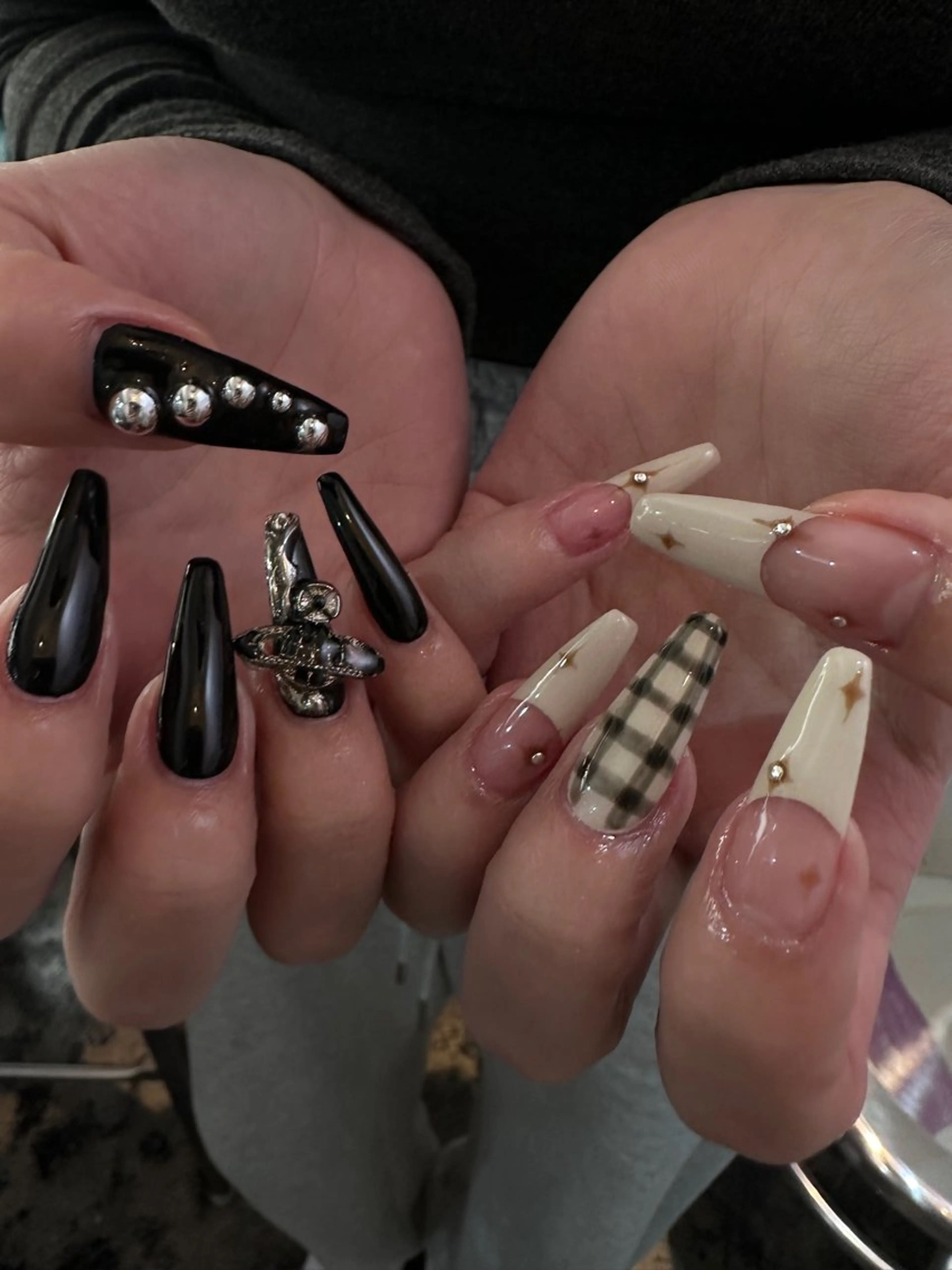 ネイル ♱˖⁺ 𝒎𝒐𝒑𝒊 ⁺のネイルデザイン