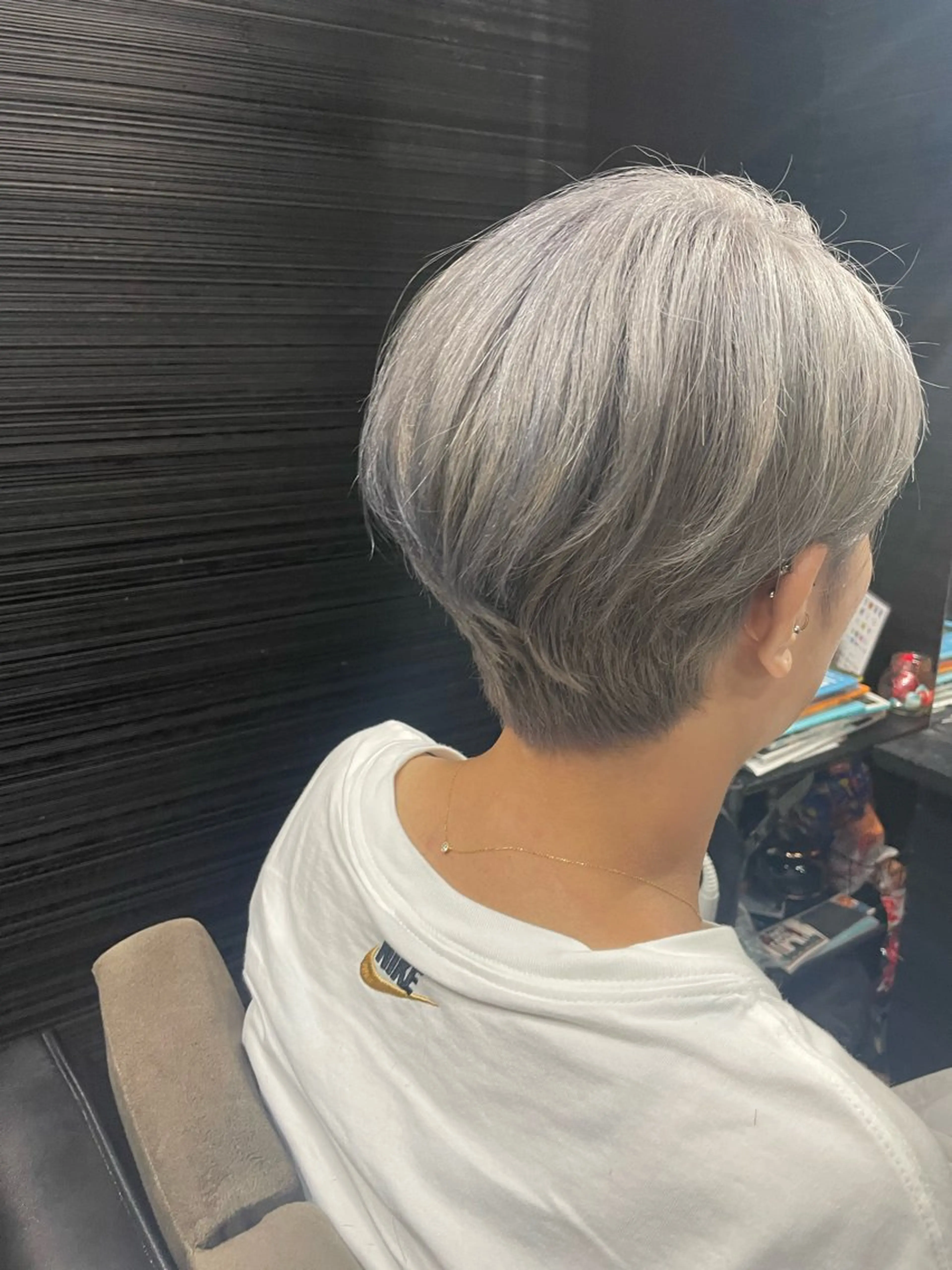 ショート カラー ブリーチ シルバー カット ヘアカラー トリートメント VERONIQUE所属・山本 雅由のヘアスタイル