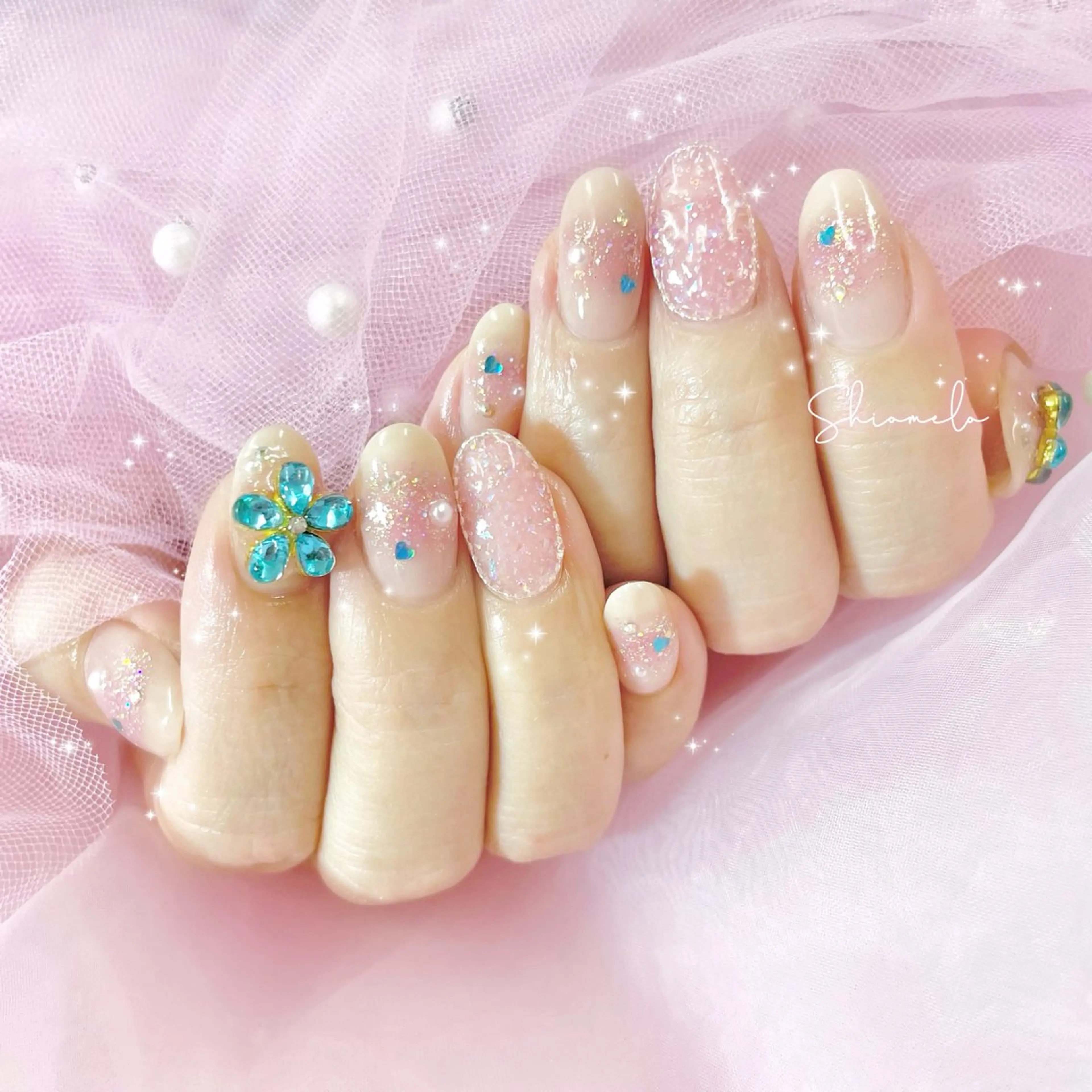 ネイル チークネイル ガーリー キラキラネイル 韓国ネイル Maison de l'Angeのネイルデザイン