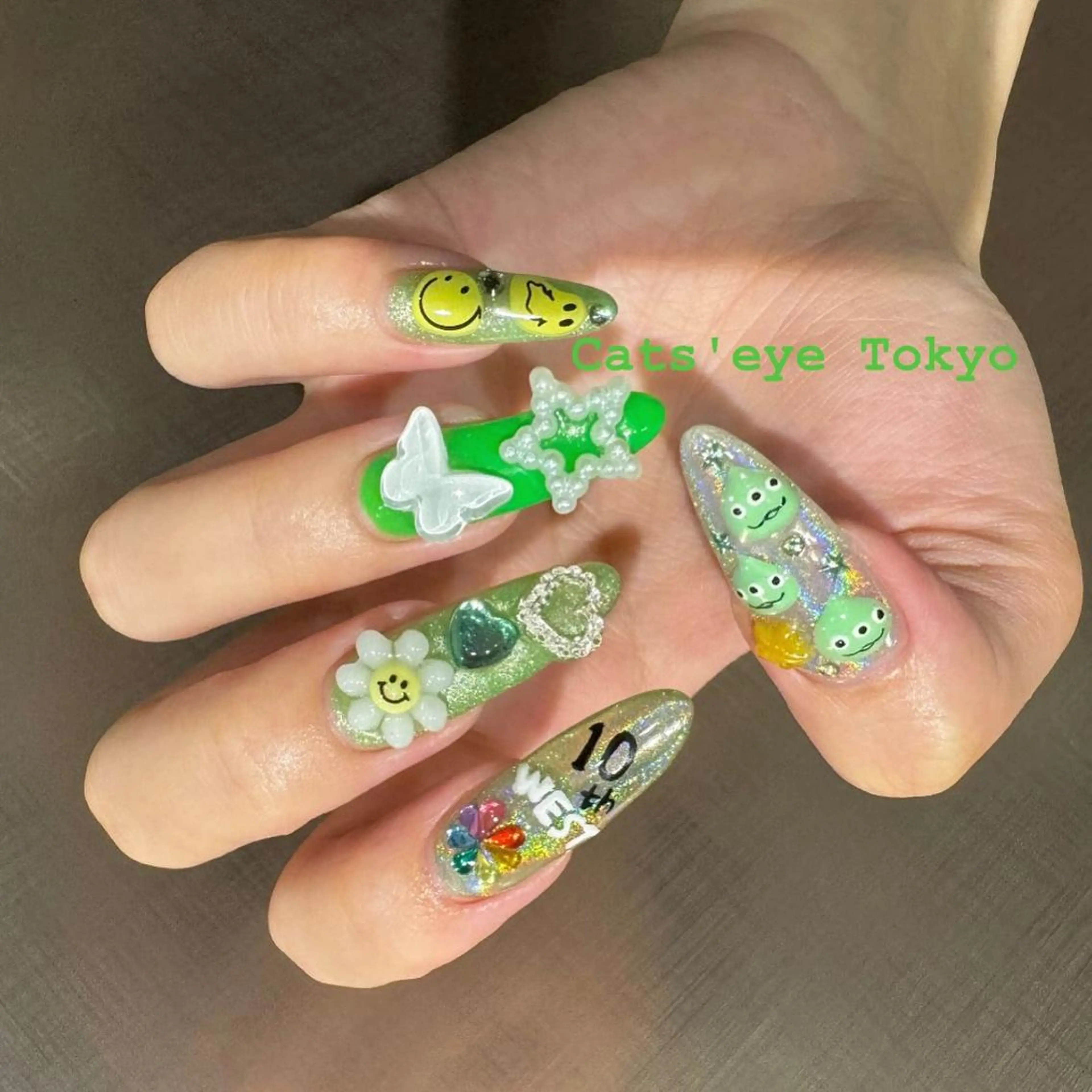 ネイル アートネイル ジェルネイル マグネットネイル ミラーネイル 持ち込み Cat's eye TOKYO 新宿店のネイルデザイン