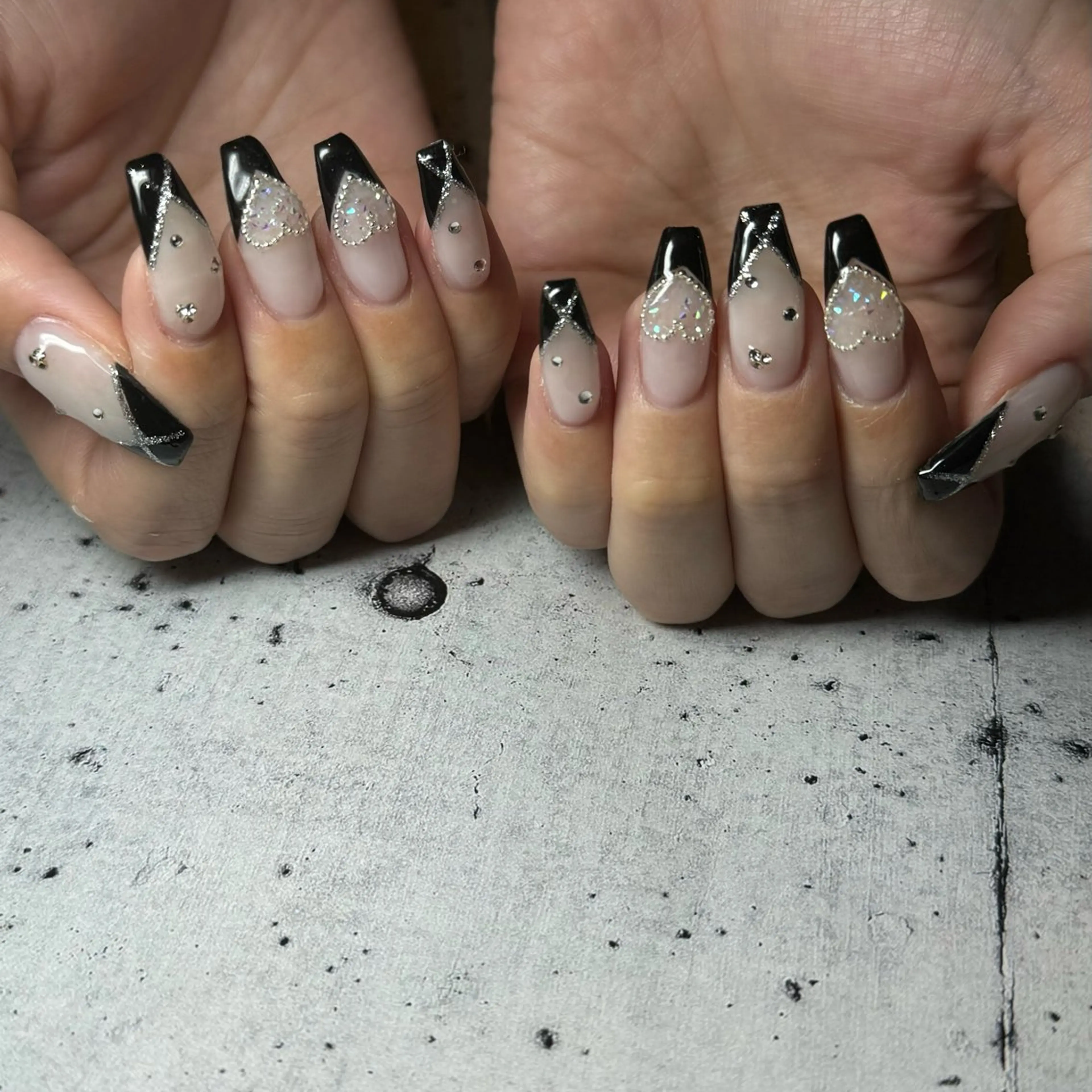 ネイル フレンチネイル ハンドネイル 𝐫𝐚𝐢 𝐧𝐚𝐢𝐥の眉毛・アイブロウイメージ