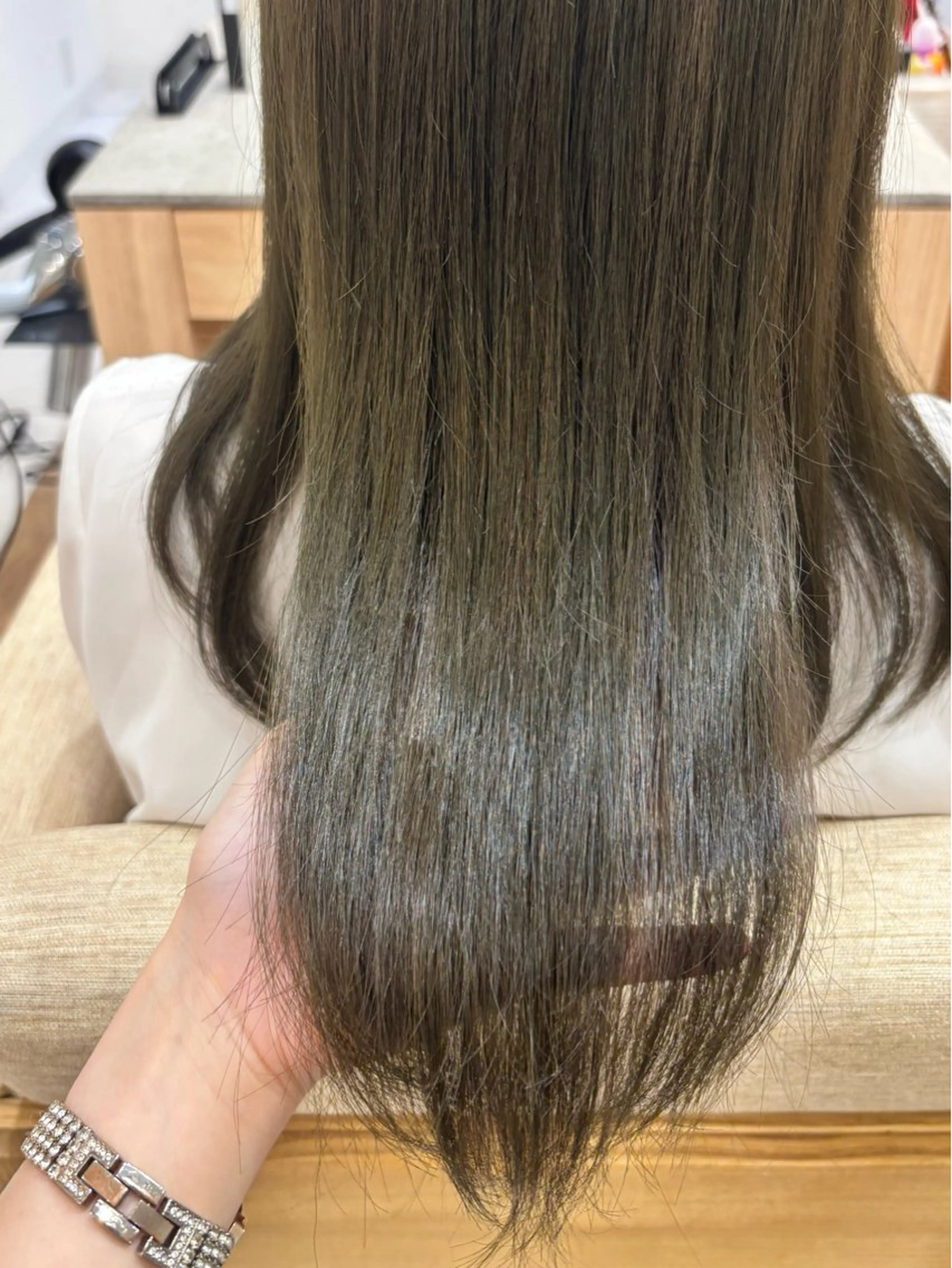 ロング カット ヘアカラー トリートメント ヘッドスパ ガレリア  名駅オーキッドGビル店所属・名駅／艶髪ストレート ／ヘッドスパ／伴怜奈のヘアスタイル