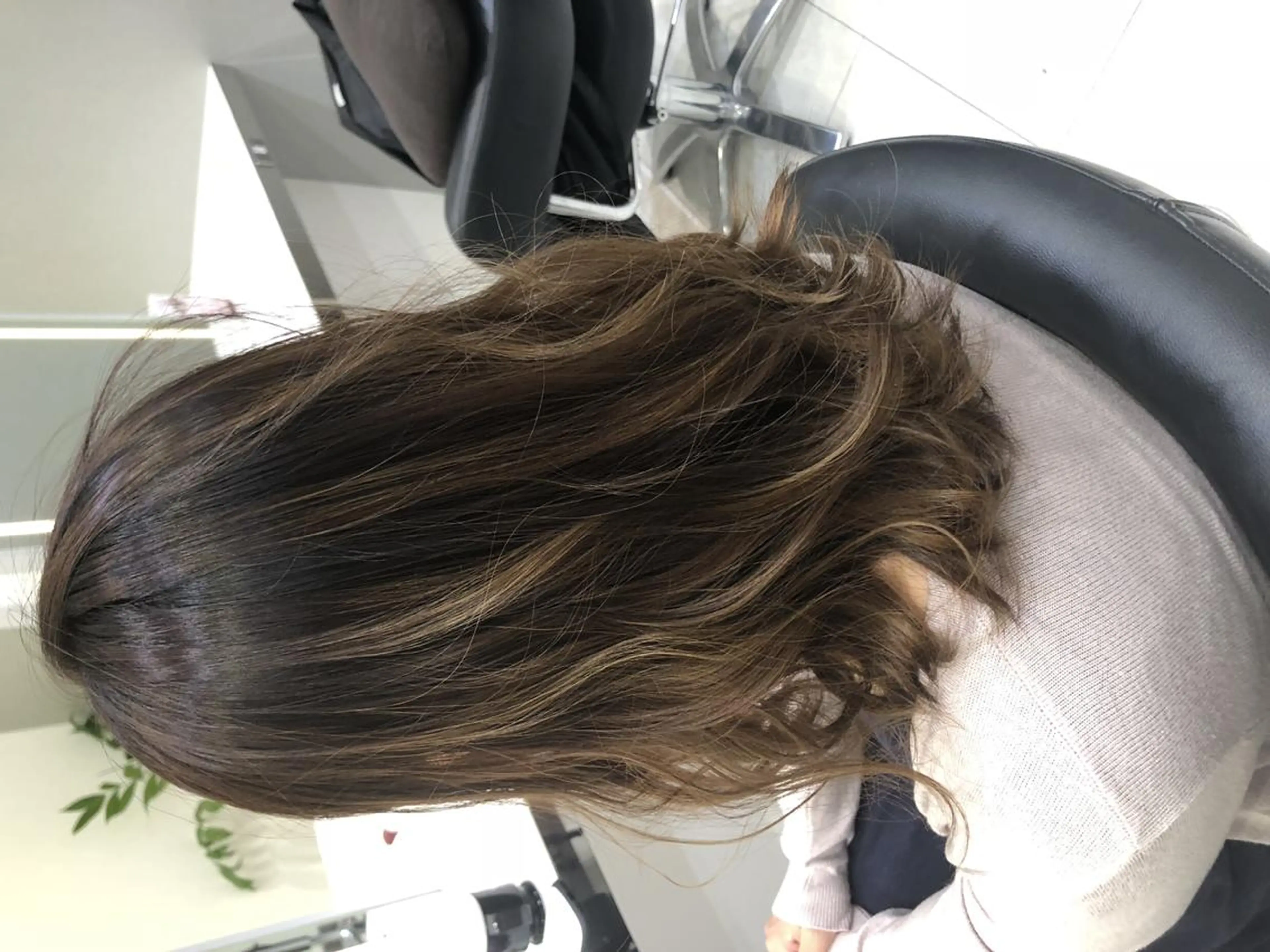 ロング ハイライト 岸 保奈美のヘアスタイル