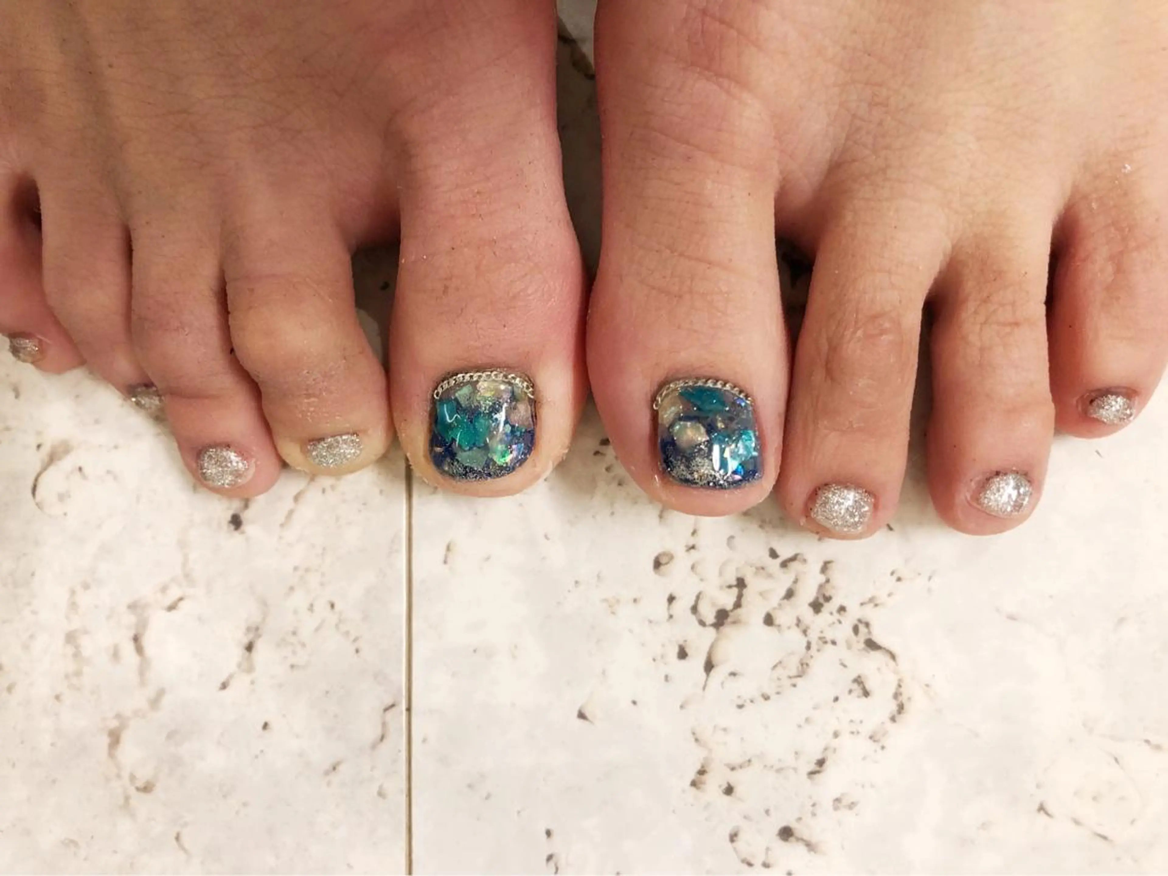 フットネイル☆ストーンやパーツ、手書きアートもやり放題の定額メニューの写真